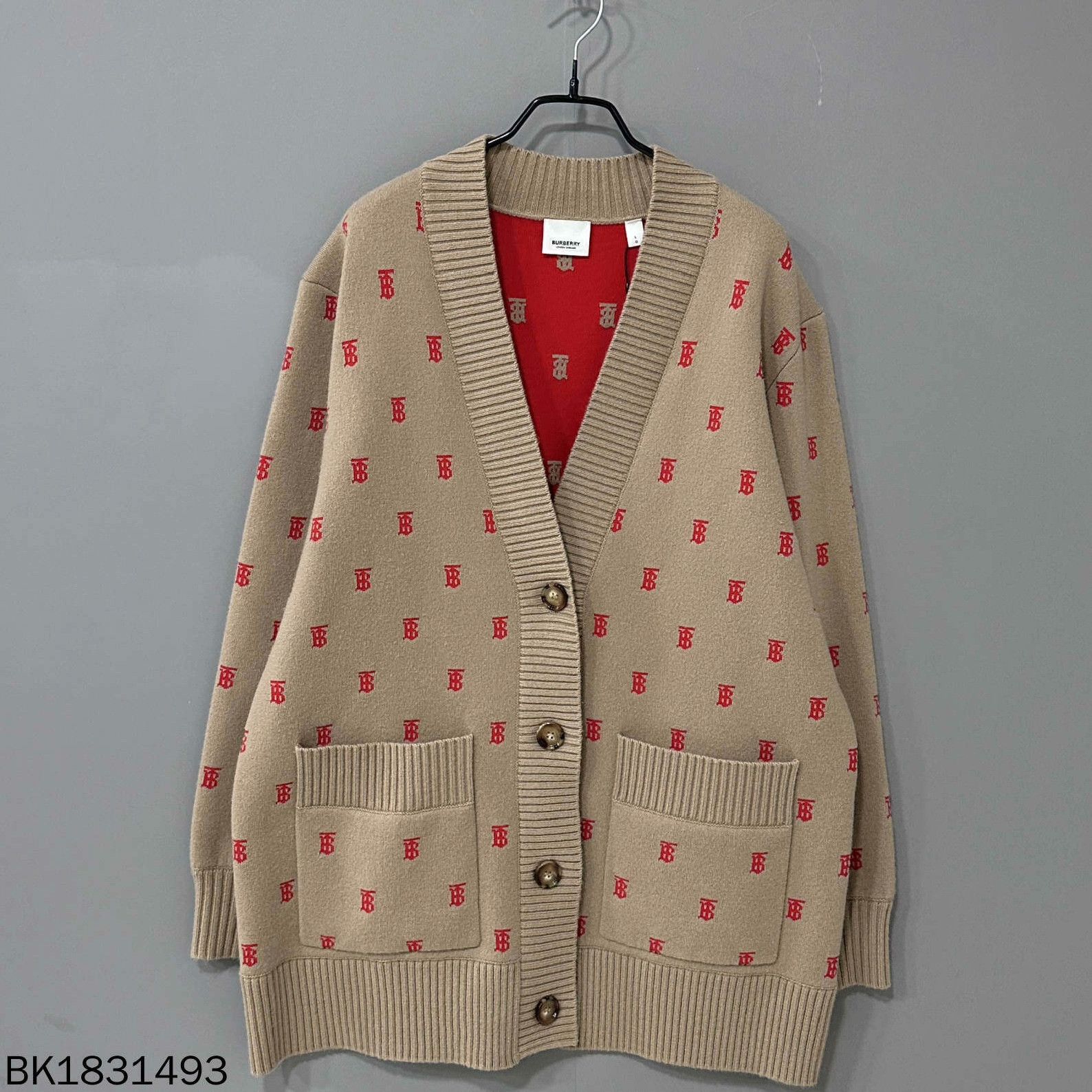 Burberry Burberry Knit Beige Sweater L Women Size L / US 10 / IT 46 - 1 Thumbnail