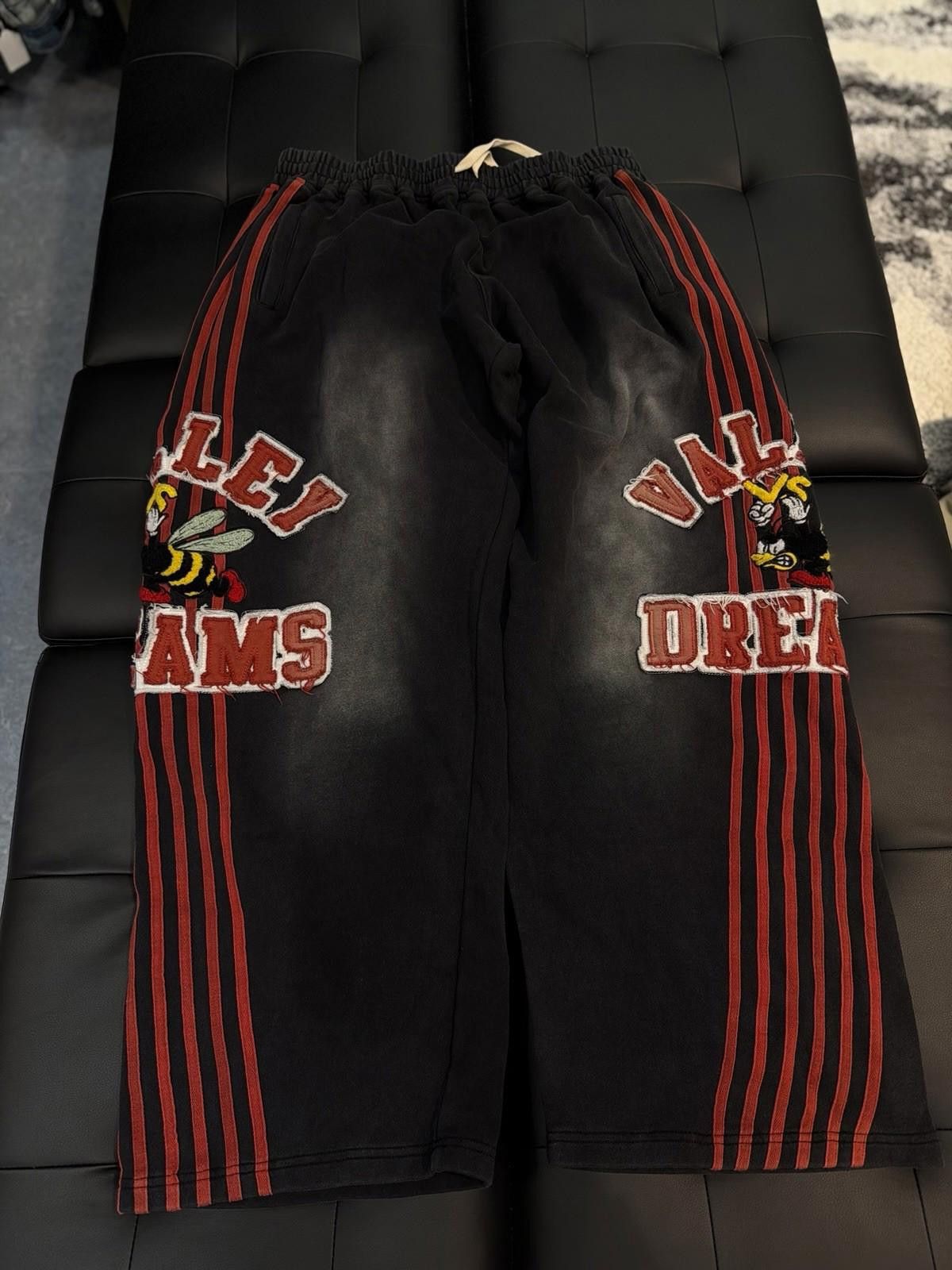 Vale Valley Black Red “Bee” Drawstring Sweatpants Size Large Size US 34 / EU 50 - 3 Thumbnail