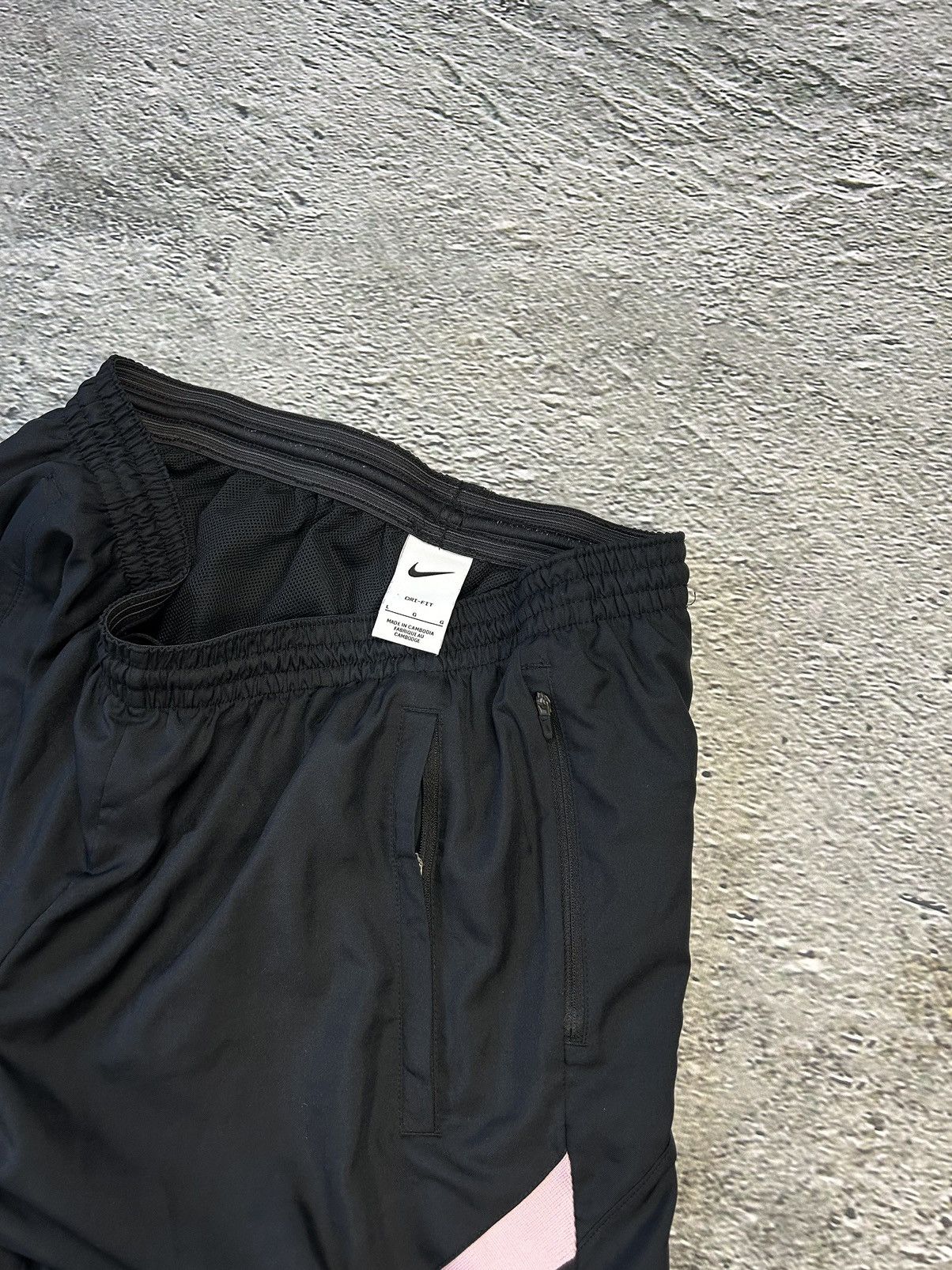 Nike × Vintage PSG Nike nylon black track pants small swoosh drill Y2K Size US 32 / EU 48 - 4 Thumbnail