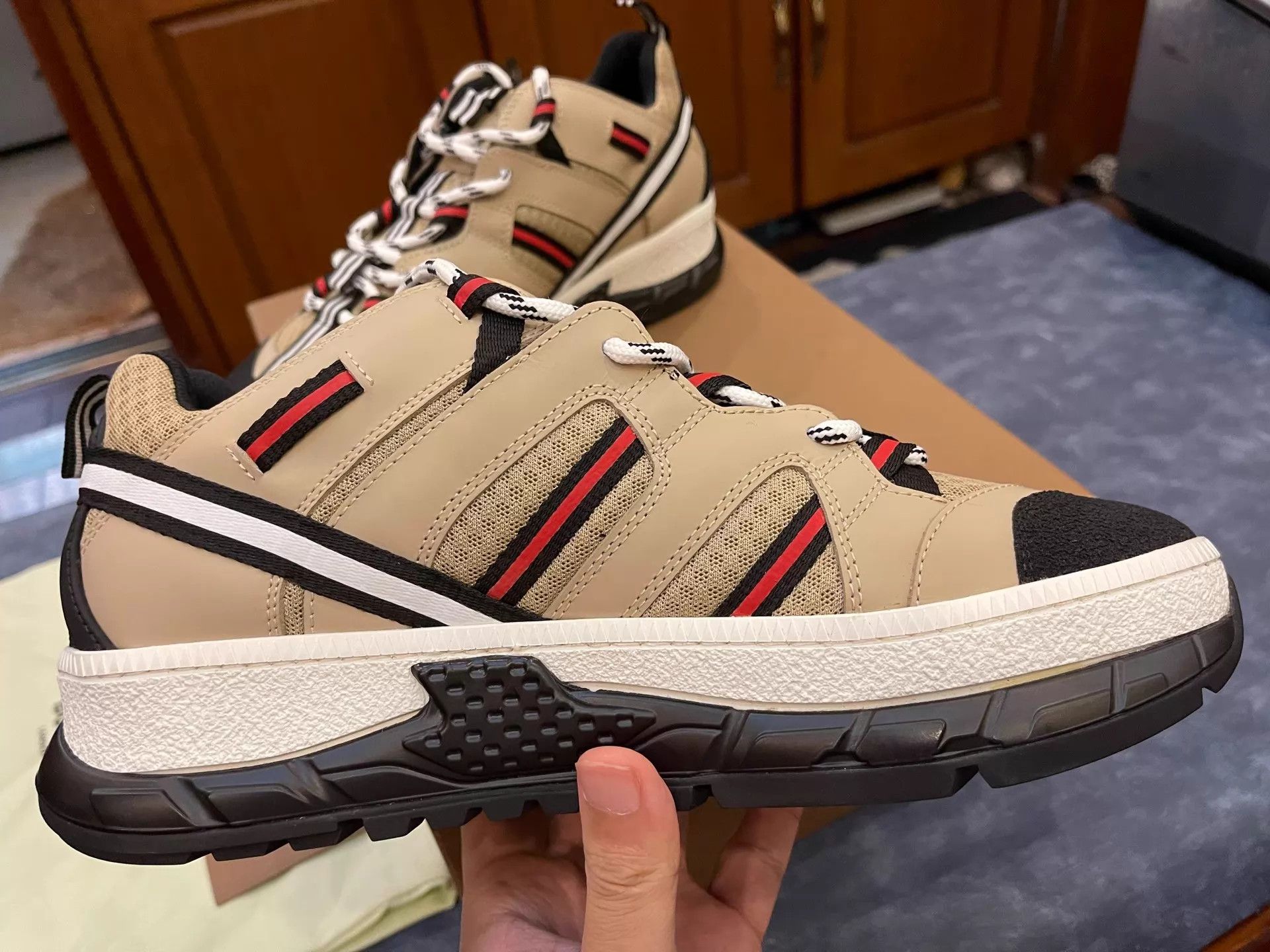 Burberry Burberry Camel Dad Sneaker 41.5 Black Red Strap Size US 8.5 / EU 41-42 - 3 Thumbnail
