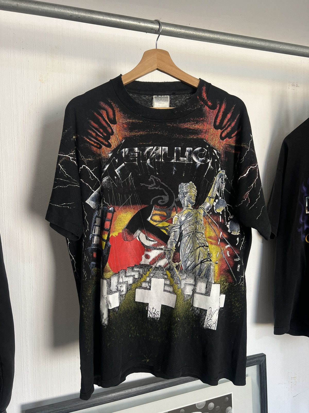 Metallica Vintage 1991 Metallica Master of Puppets All Over Print tee Size US L / EU 52-54 / 3 - 1 Thumbnail