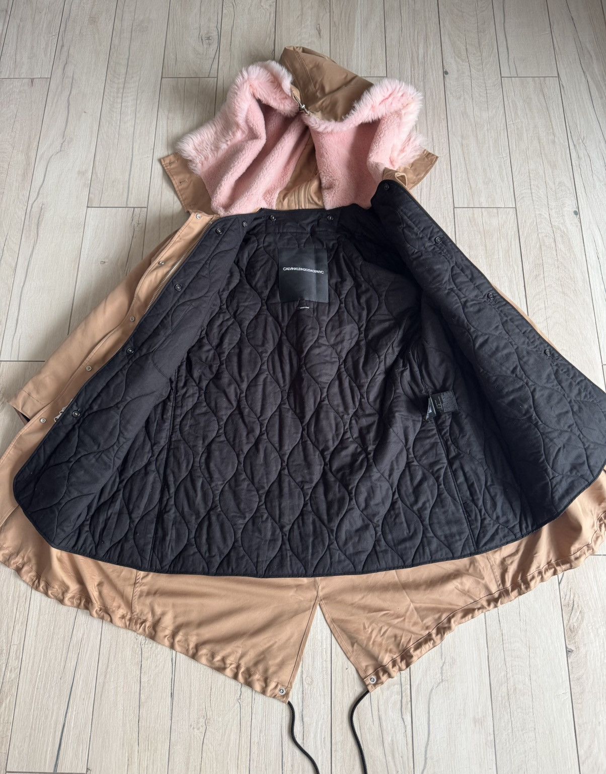 Calvin Klein 205W39NYC FW17 Calvin Klein 205W39NYC Pink Fur Orange Fishtail Parka Size US L / EU 52-54 / 3 - 8 Thumbnail