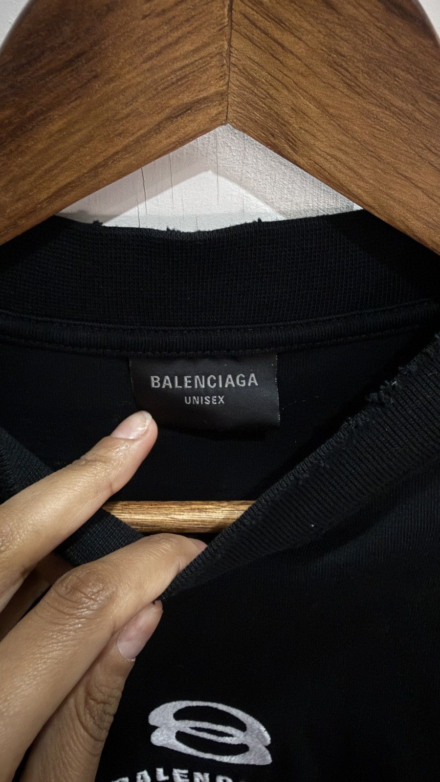 Balenciaga Balenciaga Black Tee Distressed Size US L / EU 52-54 / 3 - 4 Thumbnail