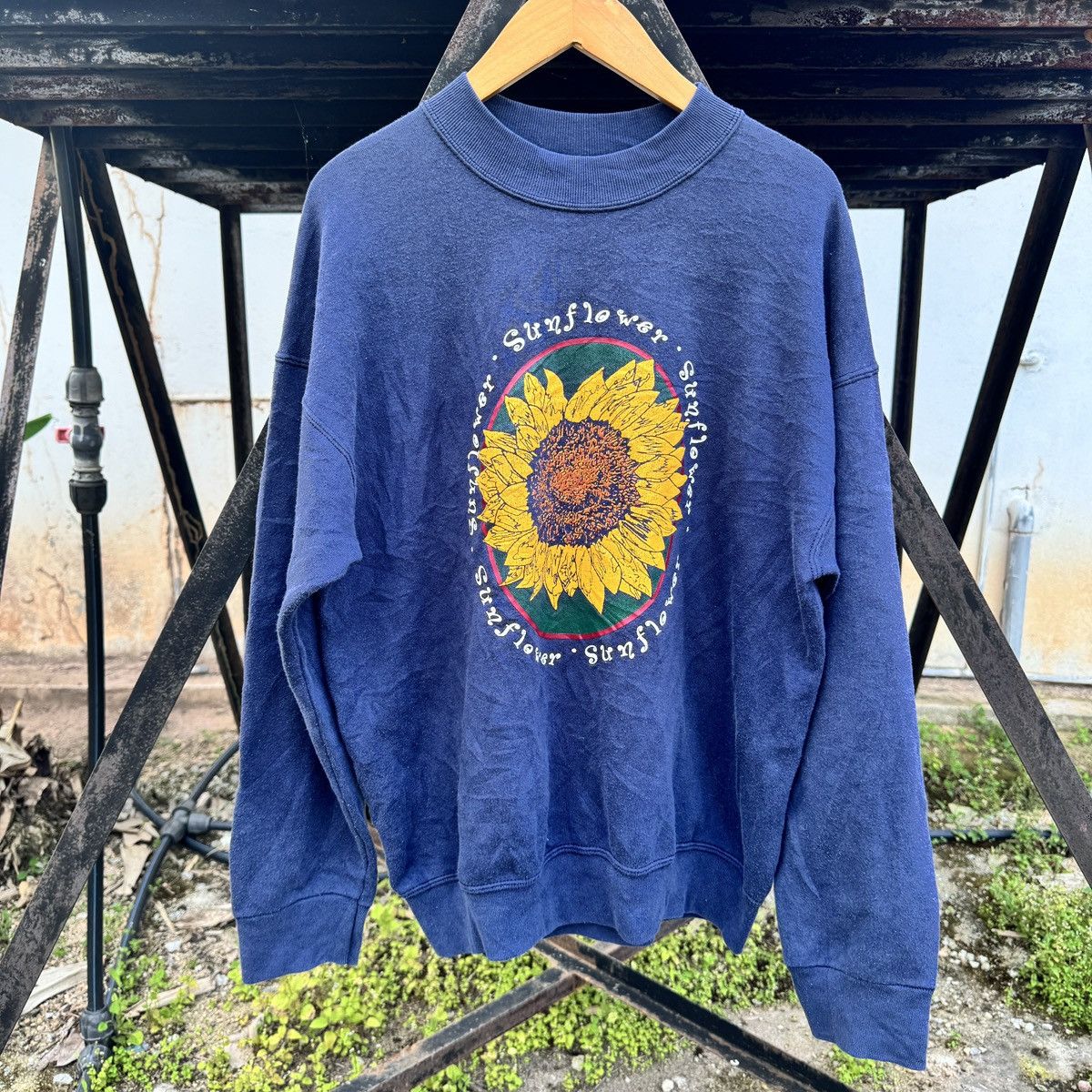 Vintage Vintage 90s Art Sun Flower Sweatshirt Size US L / EU 52-54 / 3 - 1 Thumbnail