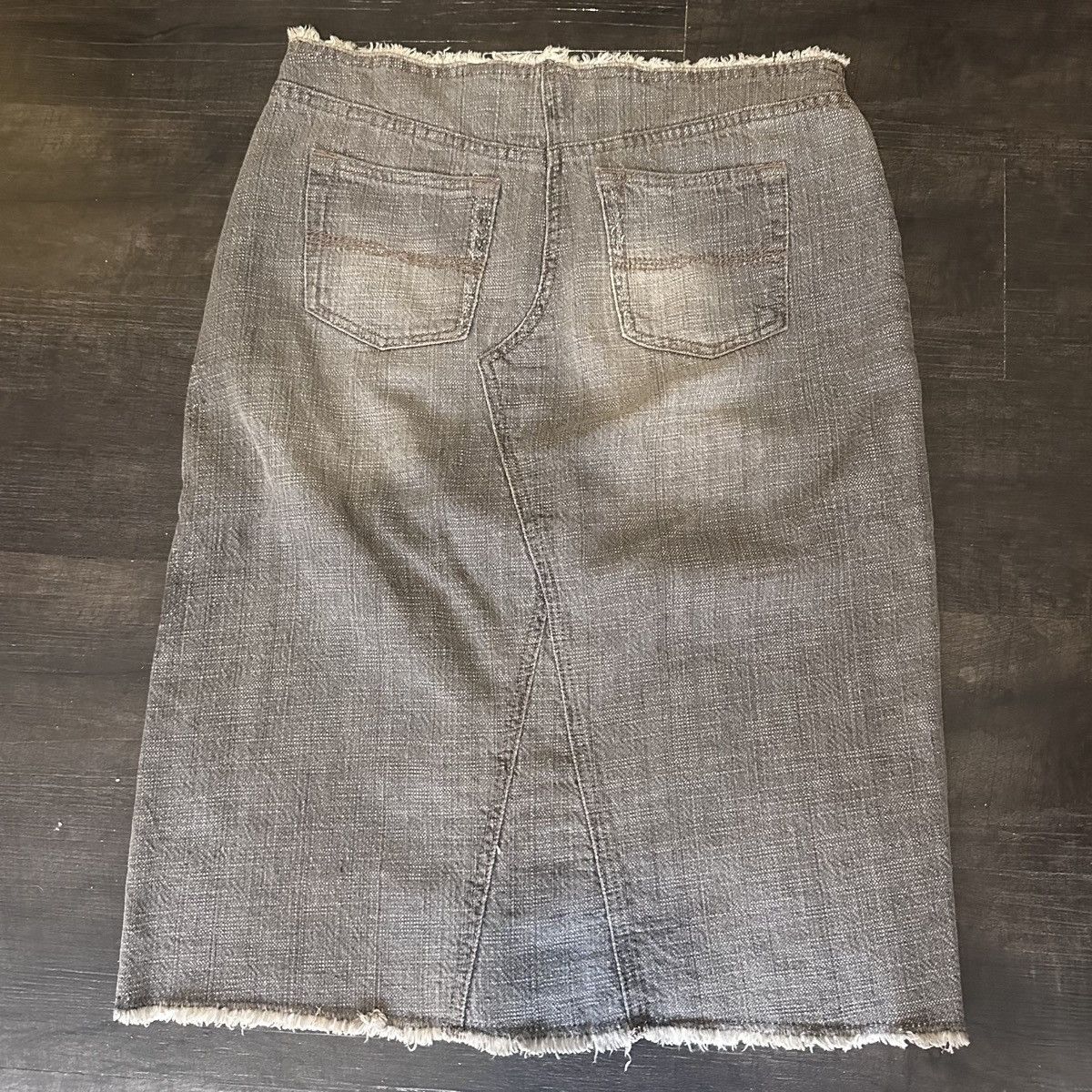 Express Y2K Express Grey Low Rise Denim Mini Skirt Cheetah Size 5/6 Size 28" / US 6 / IT 42 - 7 Thumbnail