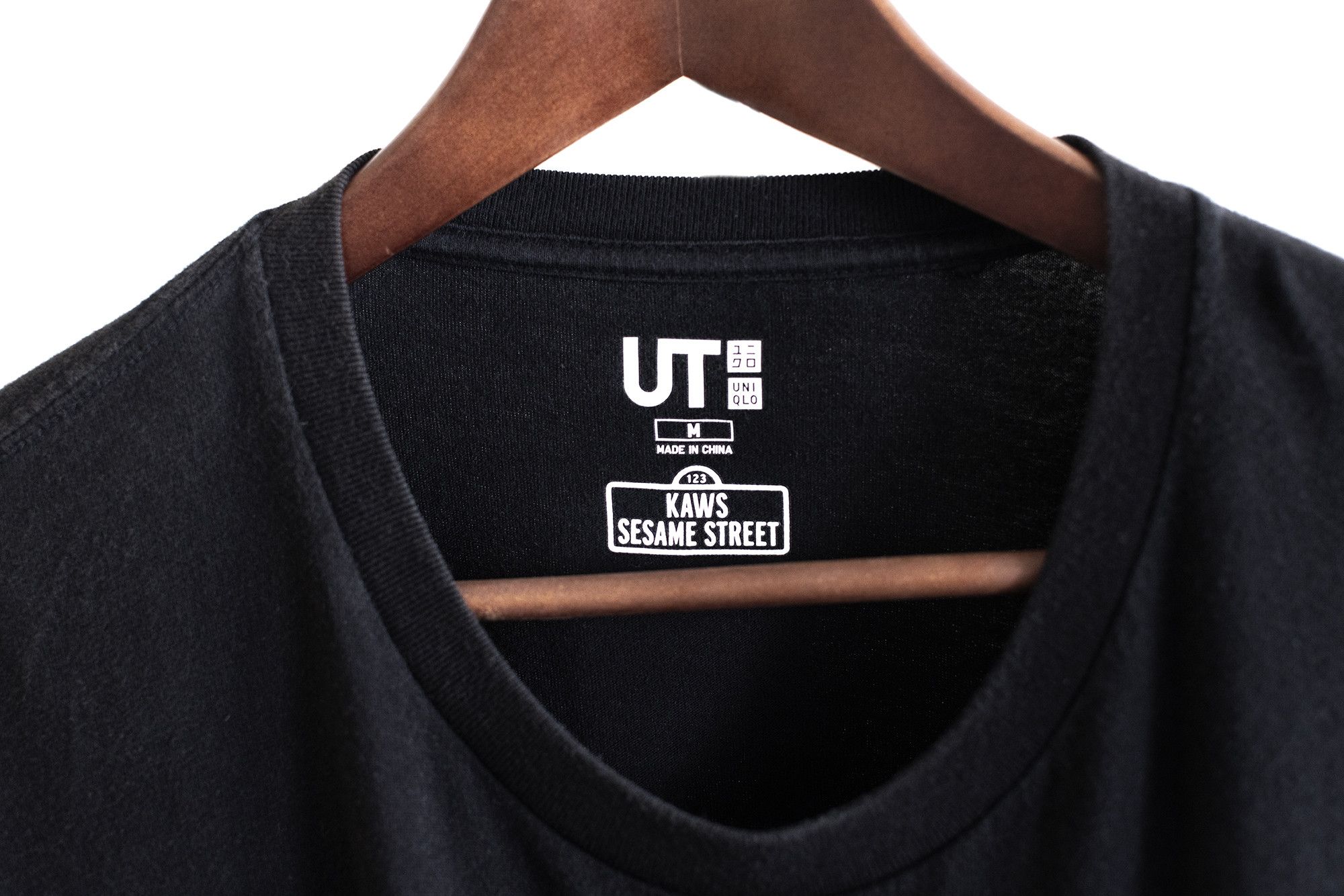 Kaws × Uniqlo Uniqlo x KAWS x Sesame Street: Black Pocket T-Shirt (Medium) Size US M / EU 48-50 / 2 - 3 Thumbnail