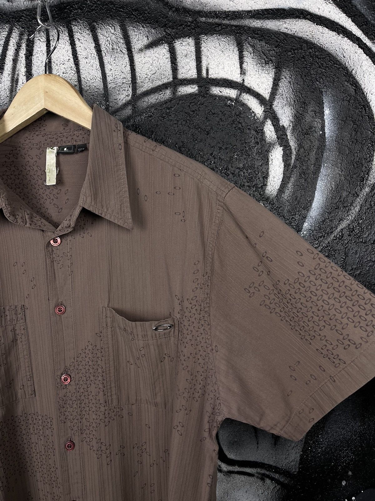 Oakley Oakley Vintage Metal Logo Monogram Short Sleeve Shirt Size L Size US L / EU 52-54 / 3 - 6 Thumbnail