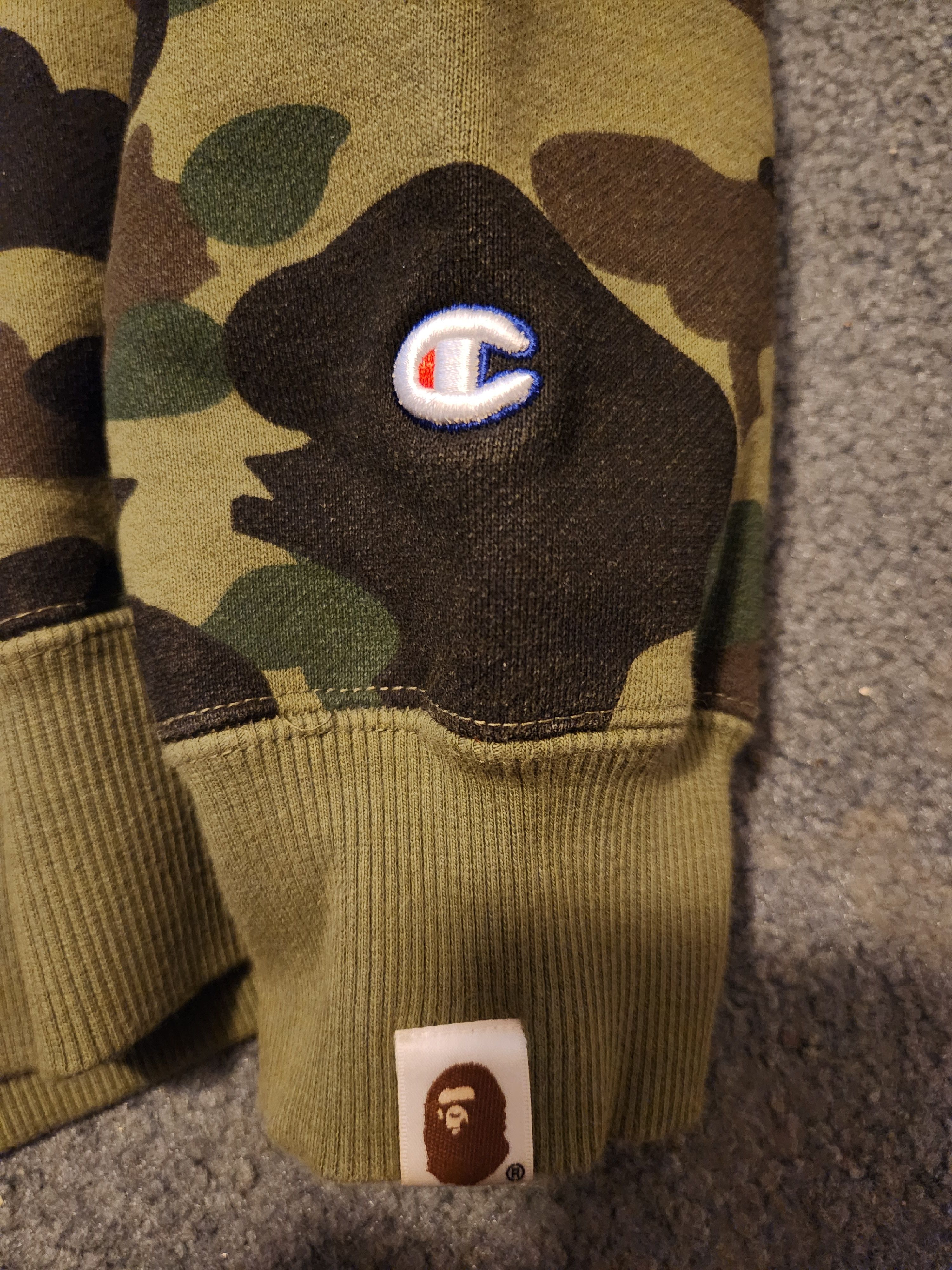 Bape × Champion BAPE x CHAMPION 1ST CAMO CREWNECK Size US M / EU 48-50 / 2 - 7 Thumbnail