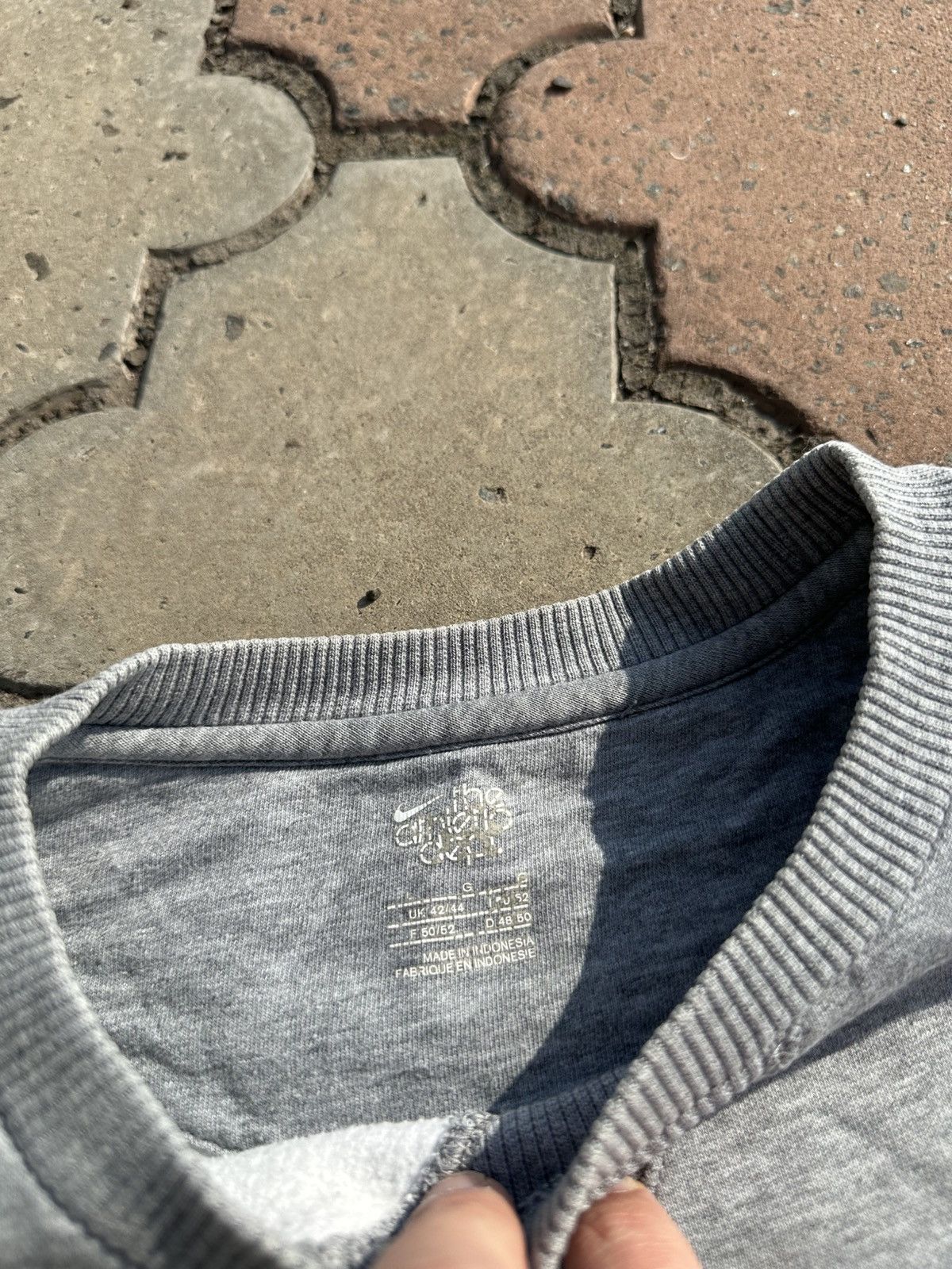 Nike Vintage Nike Gray Sweatshirt Mini Swoosh Boxy Fit Y2K USA Size US L / EU 52-54 / 3 - 4 Thumbnail