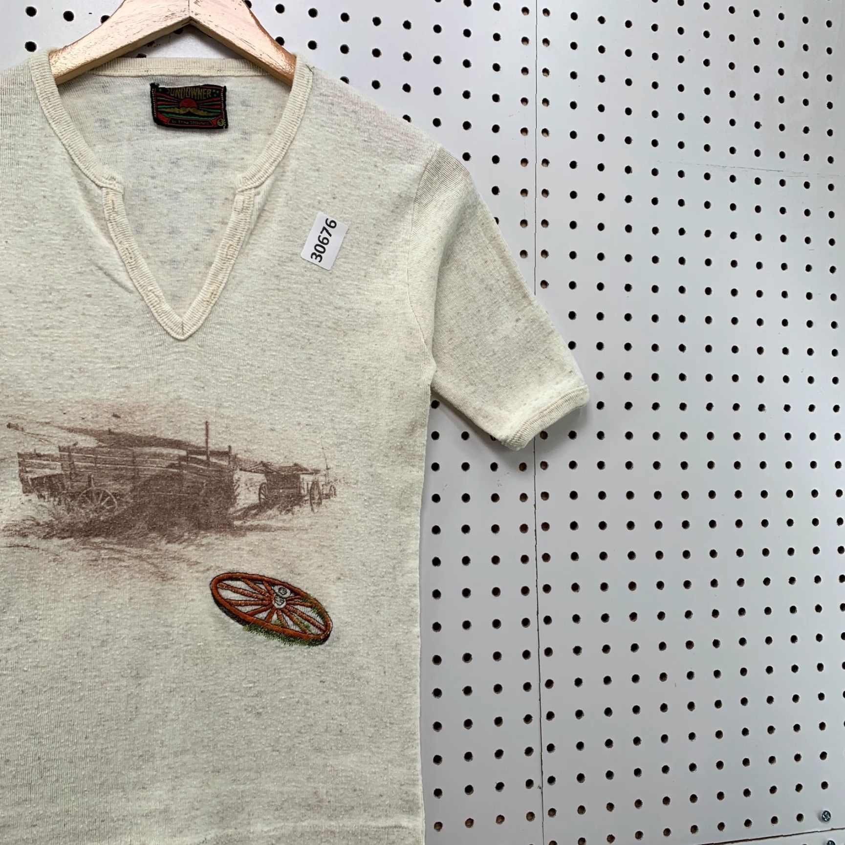 Vintage VINTAGE Sundowner Shirt Womens S Beige V Neck Top 16X23 Erika Strasberg Size S / US 4 / IT 40 - 4 Thumbnail