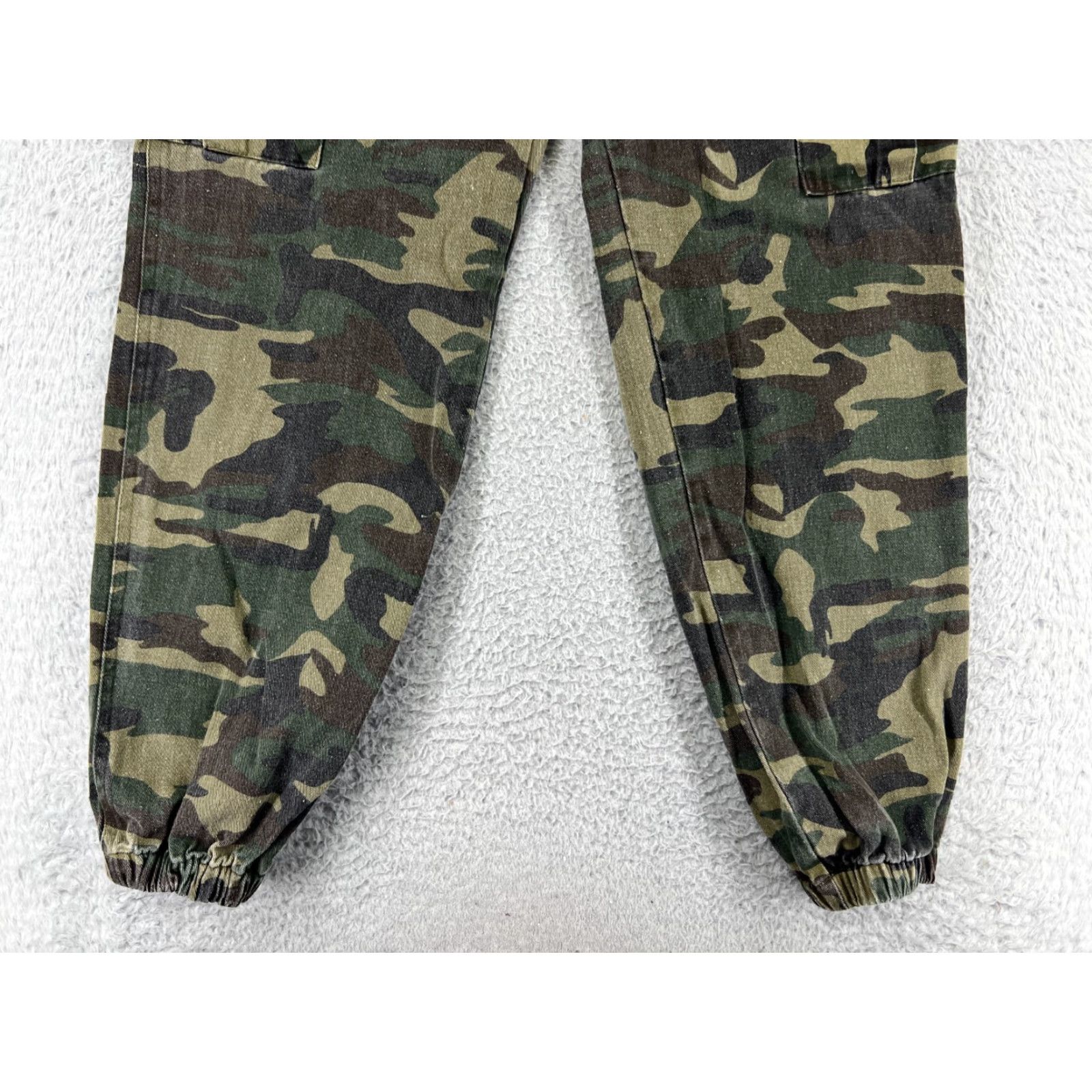 Fashion Nova Fashion Nova Jeans Womens Small Green Camouflage Denim 5-Pocket Stretch Regular Inseam 27 in Cotton Blend Ramie Blend Cotton Denim Size 28" / US 6 / IT 42 - 5 Thumbnail