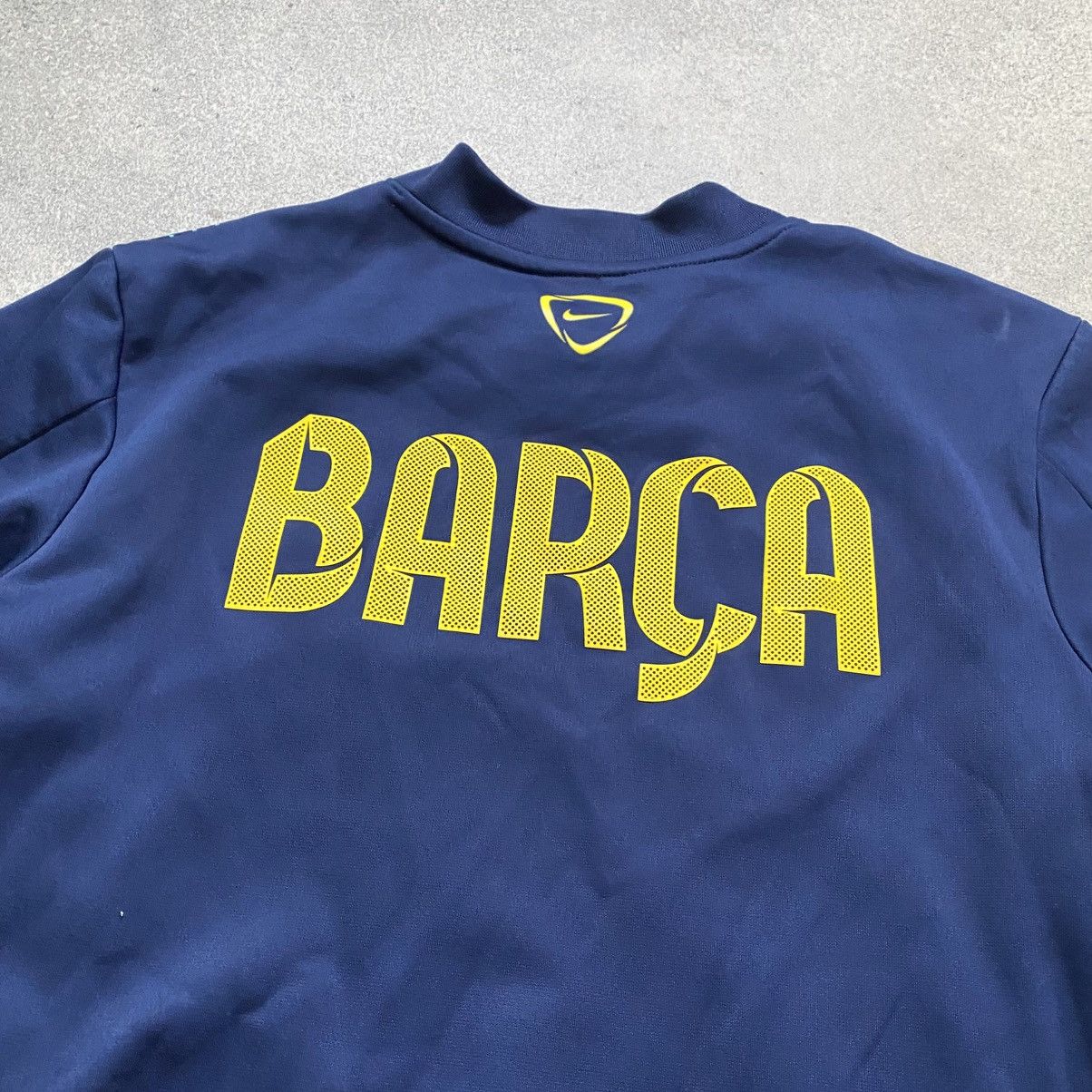 Nike Rare vintage Nike Barcelona sweatshirt y2k Size US M / EU 48-50 / 2 - 8 Thumbnail