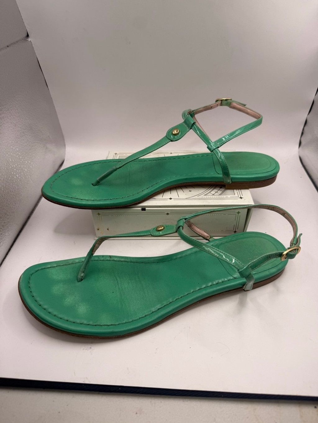 Stuart Weitzman Women's Stuart Weitzman Green Leather Thong Sandals 9 Size US 9 / IT 39 - 1 Thumbnail