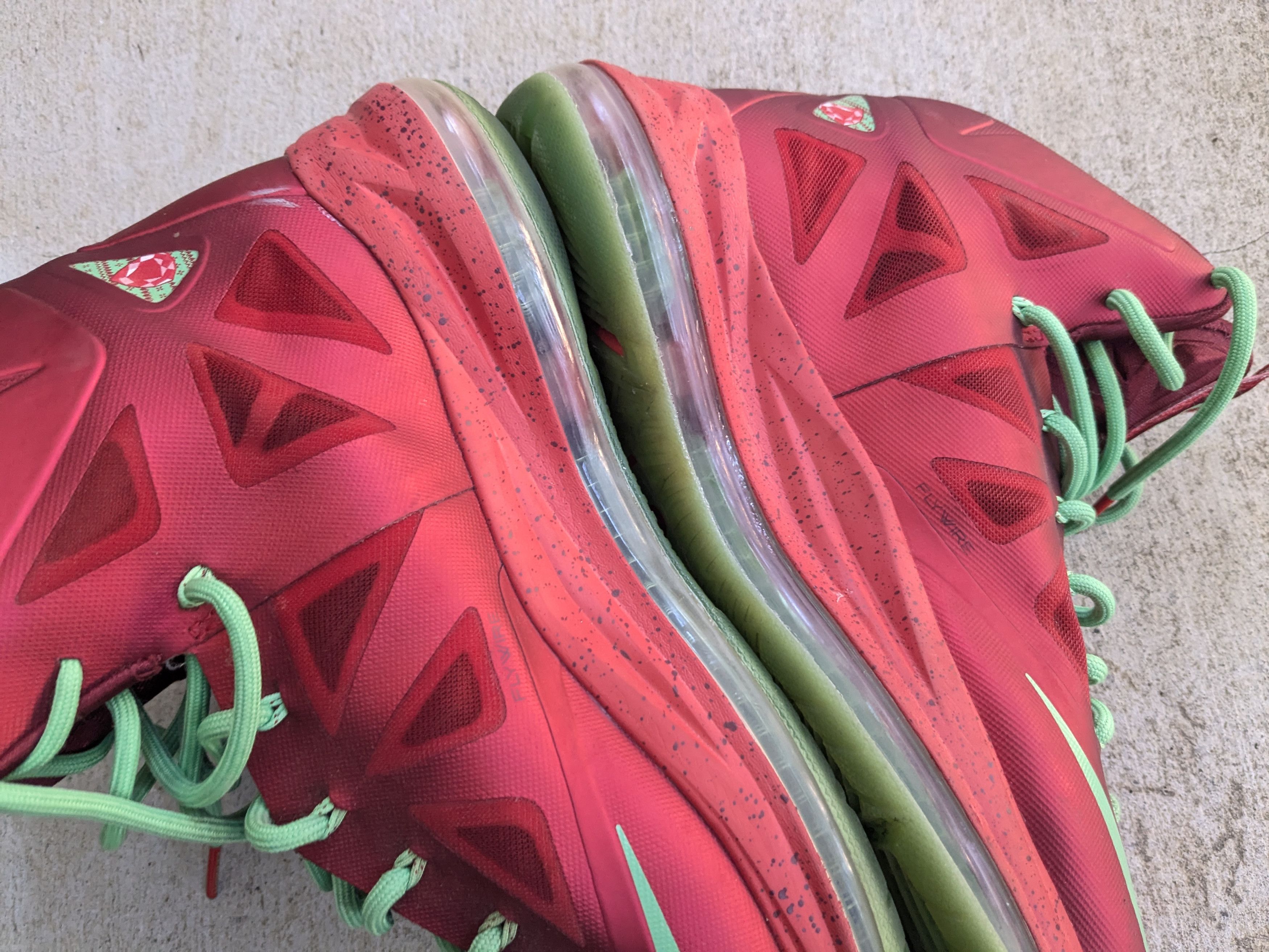 Nike Nike LeBron 10 Christmas 541100-600 Red Green Size US 11 / EU 44 - 8 Thumbnail