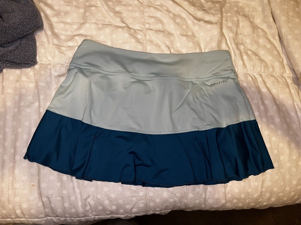 Nike Vintage Nike skirt with built in shorts Size 27" / US 4 / IT 40 - 2 Thumbnail