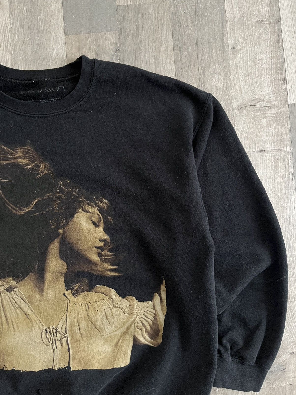 Taylor Gang Taylor Swift “Evermore - Taylor’s Version” Crewneck Size US L / EU 52-54 / 3 - 3 Thumbnail