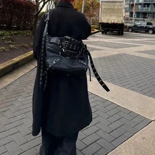 Japanese Brand Rivet Crossbody Bags Size ONE SIZE - 2 Thumbnail