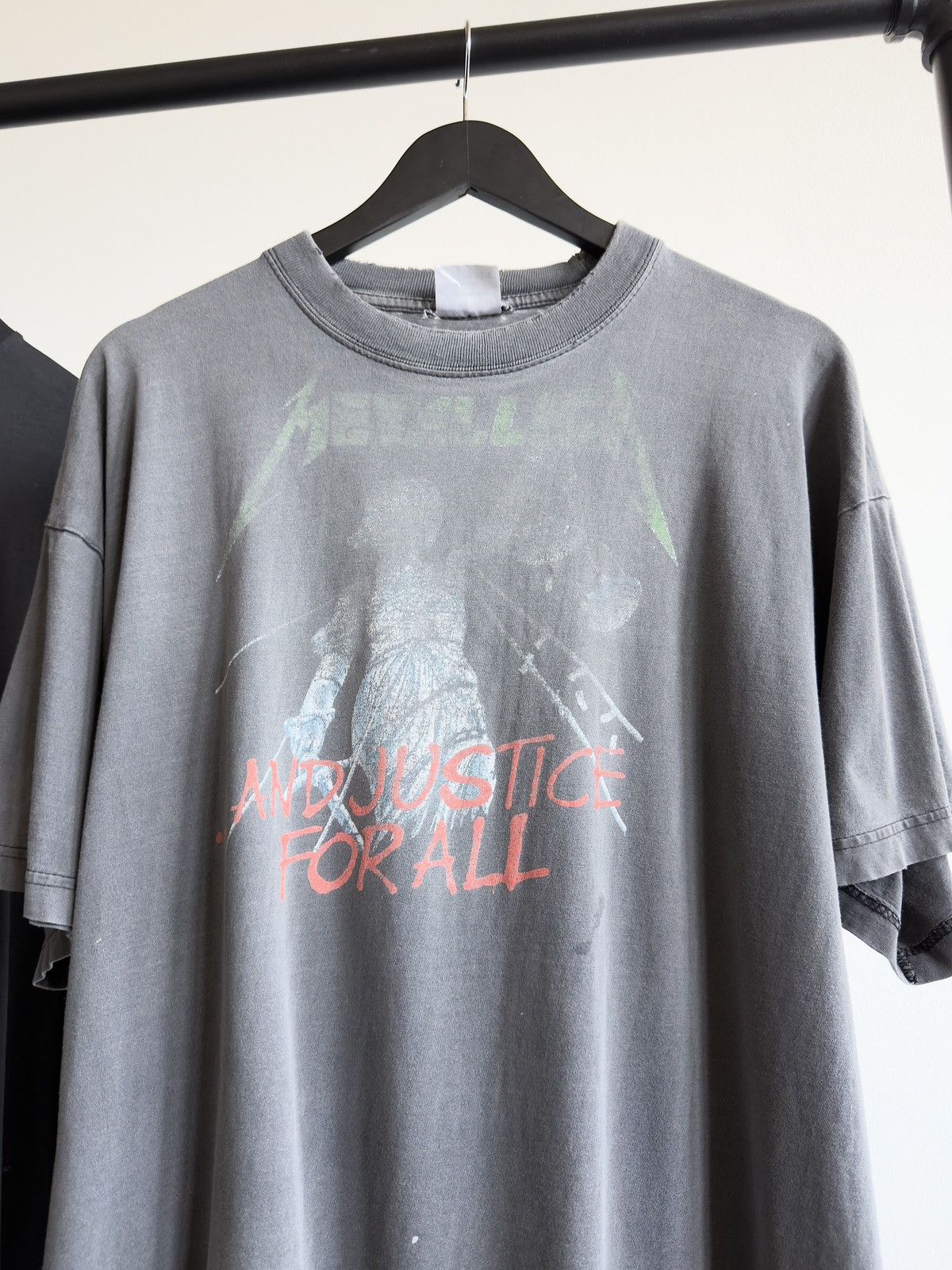 Band Tees Vintage Thrashed Metallica Grunge Erd Faded Band Tee Size US XL / EU 56 / 4 - 2 Thumbnail