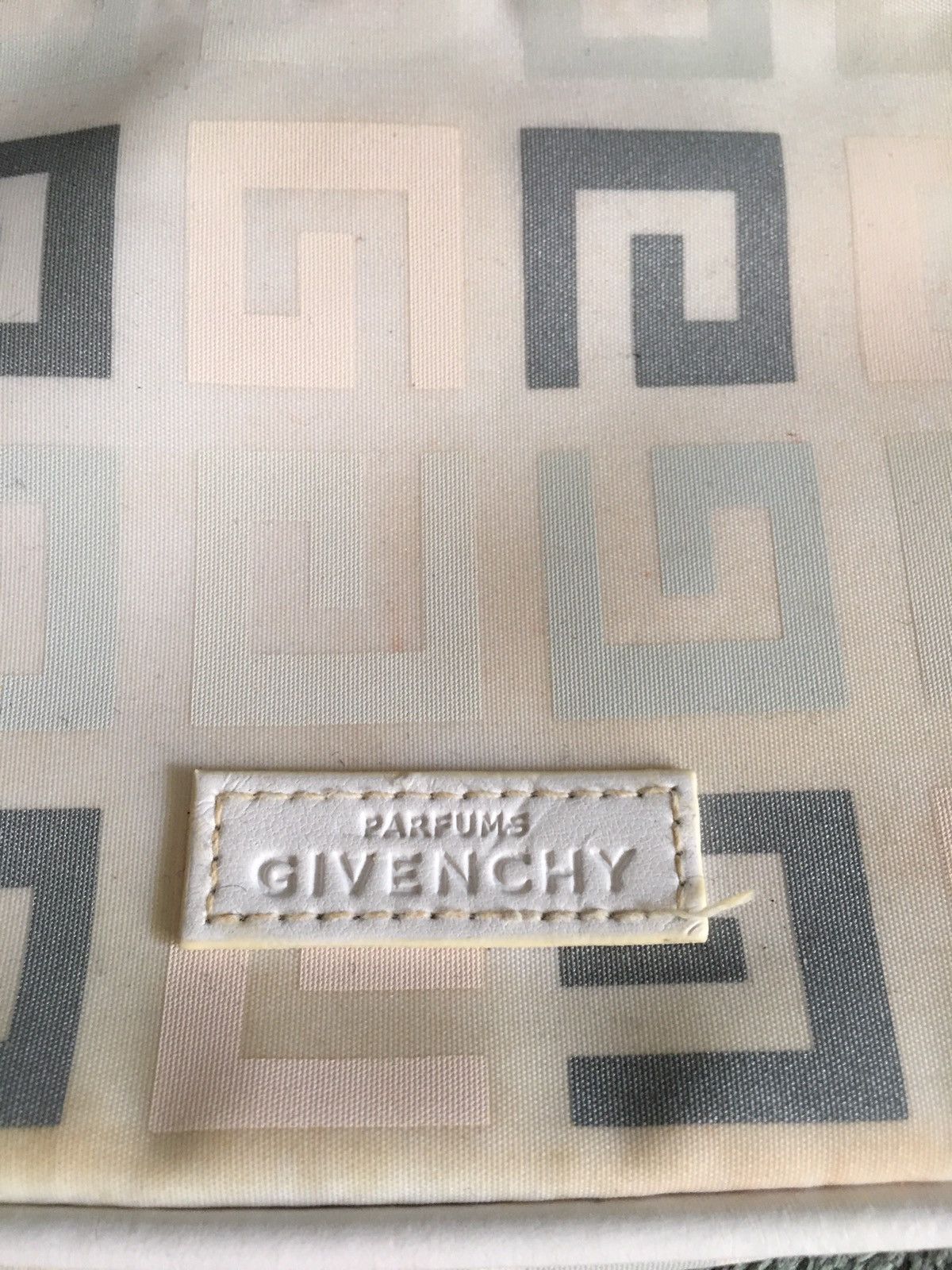 Givenchy Givenchy Pink Logo Monogram Clutch Pouch Bag Size ONE SIZE - 2 Thumbnail