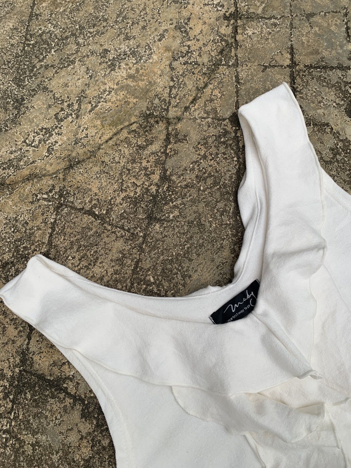 Japanese Brand 2000s Mady Japan White Ruffle Sleeveless Top Size L / US 10 / IT 46 - 6 Thumbnail