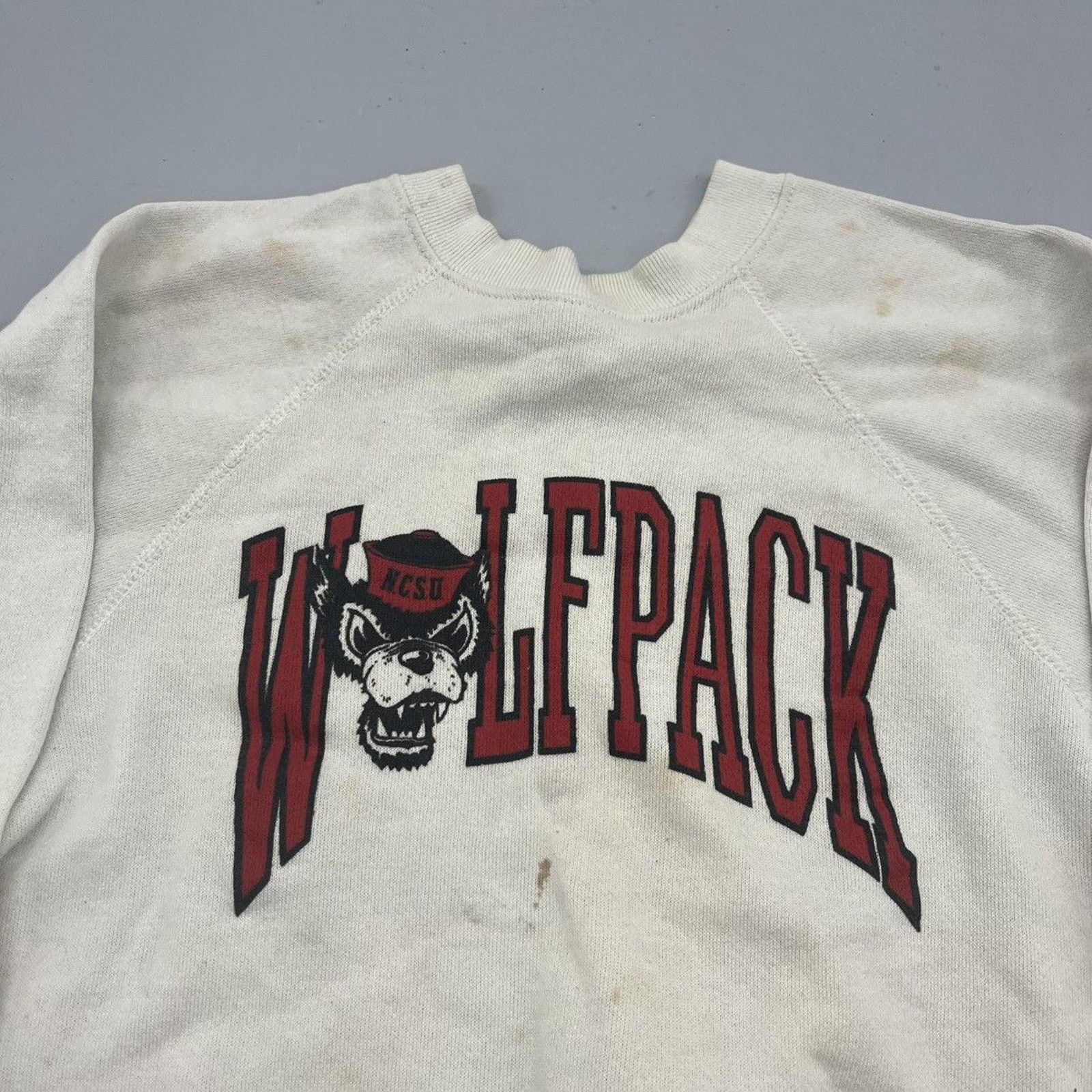Vintage Vintage 80s NC State University White Raglan Sweatshirt Size S / US 4 / IT 40 - 2 Thumbnail