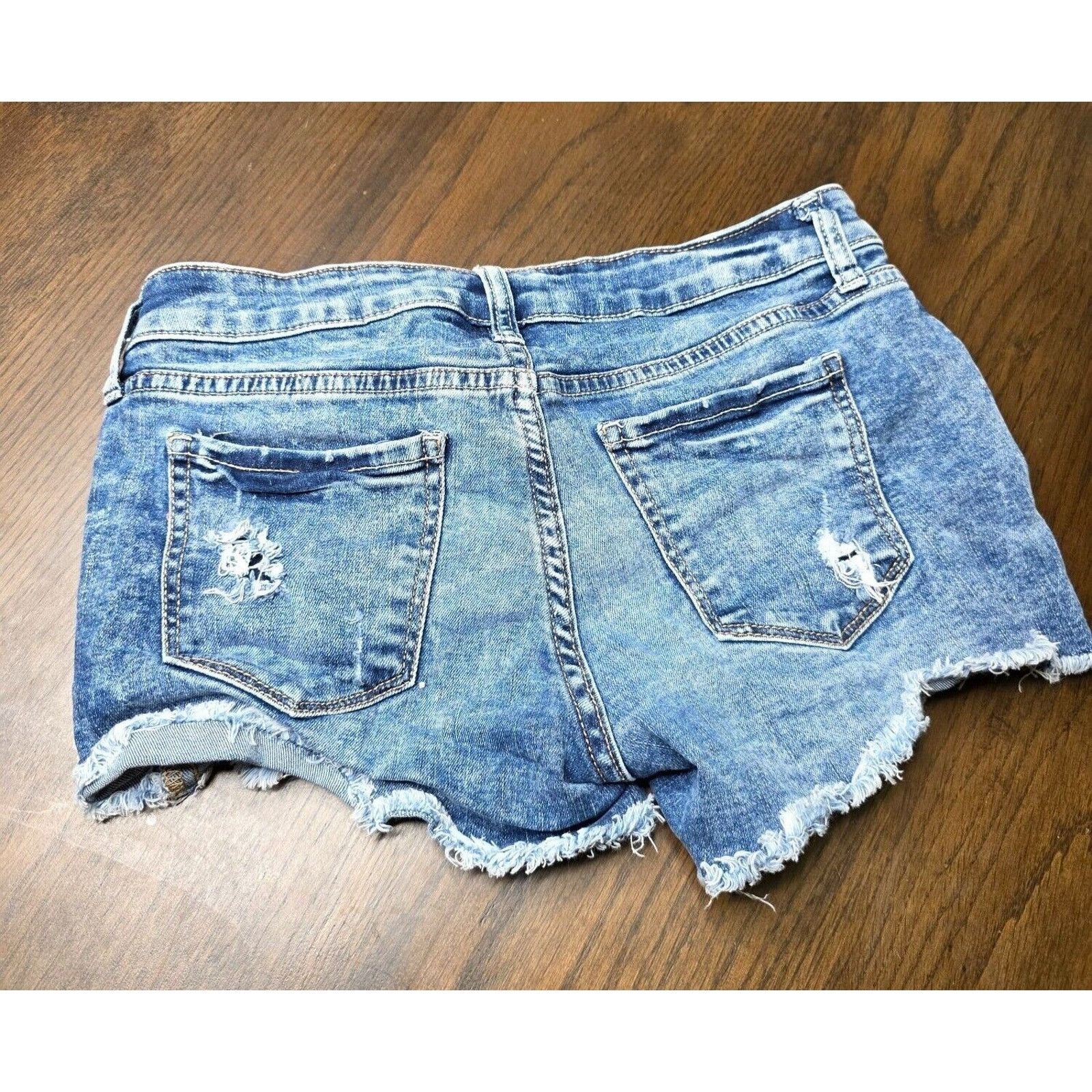 Arizona Jean Co. Arizona distressed jean shorts. soft & stretchy size 1 Size 25" / US 0 / IT 36 - 7 Thumbnail