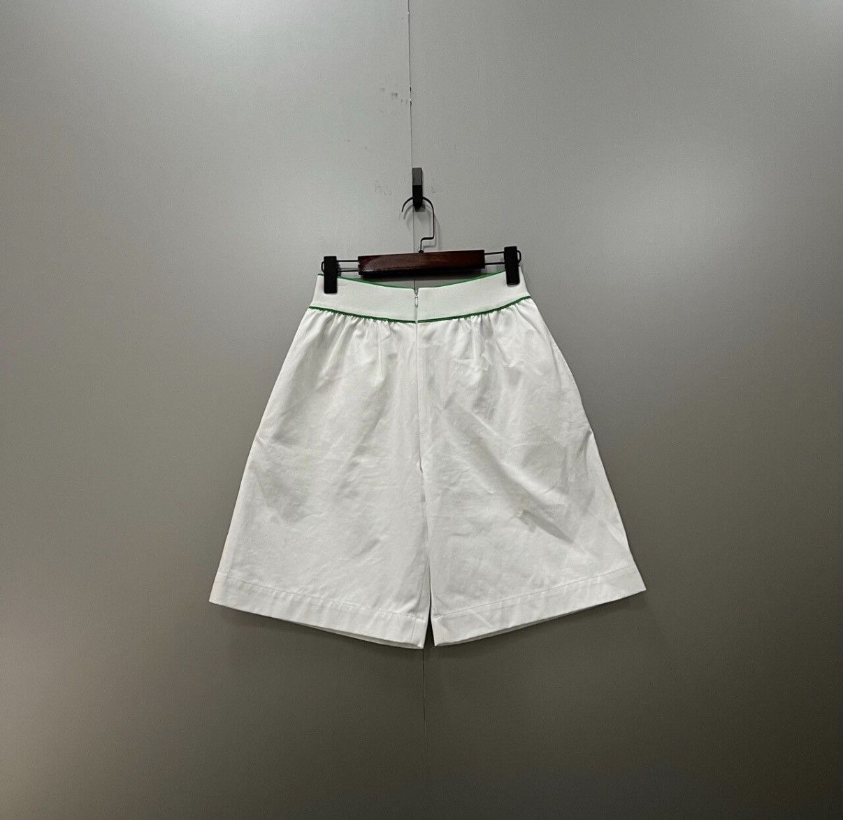 Bottega Veneta Bottega Veneta BV White & Green Printed Logo Shorts J41 Size US 32 / EU 48 - 1 Thumbnail