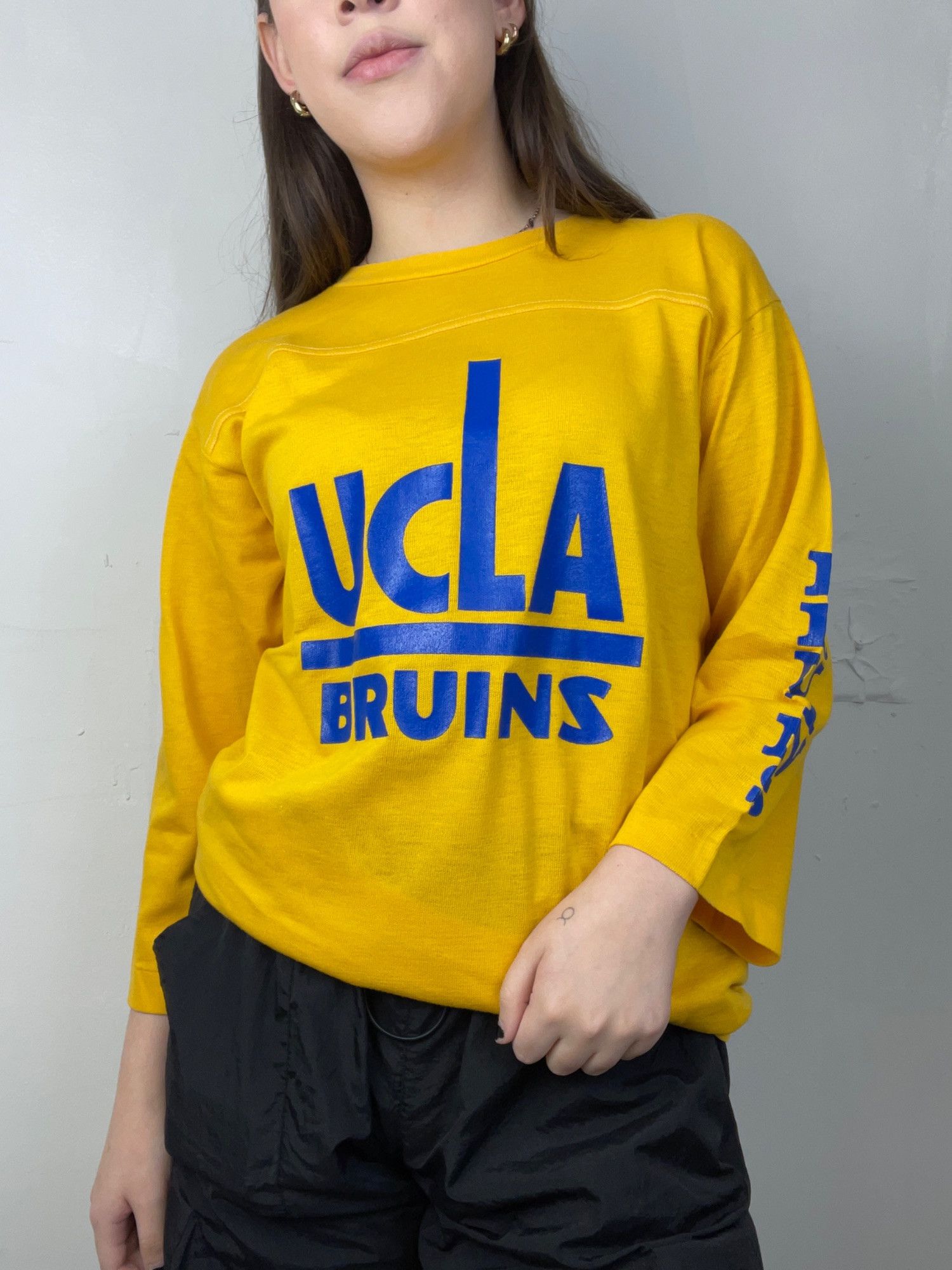 Vintage M Vintage UCLA Bruins Graphic T Size US M / EU 48-50 / 2 - 5 Preview