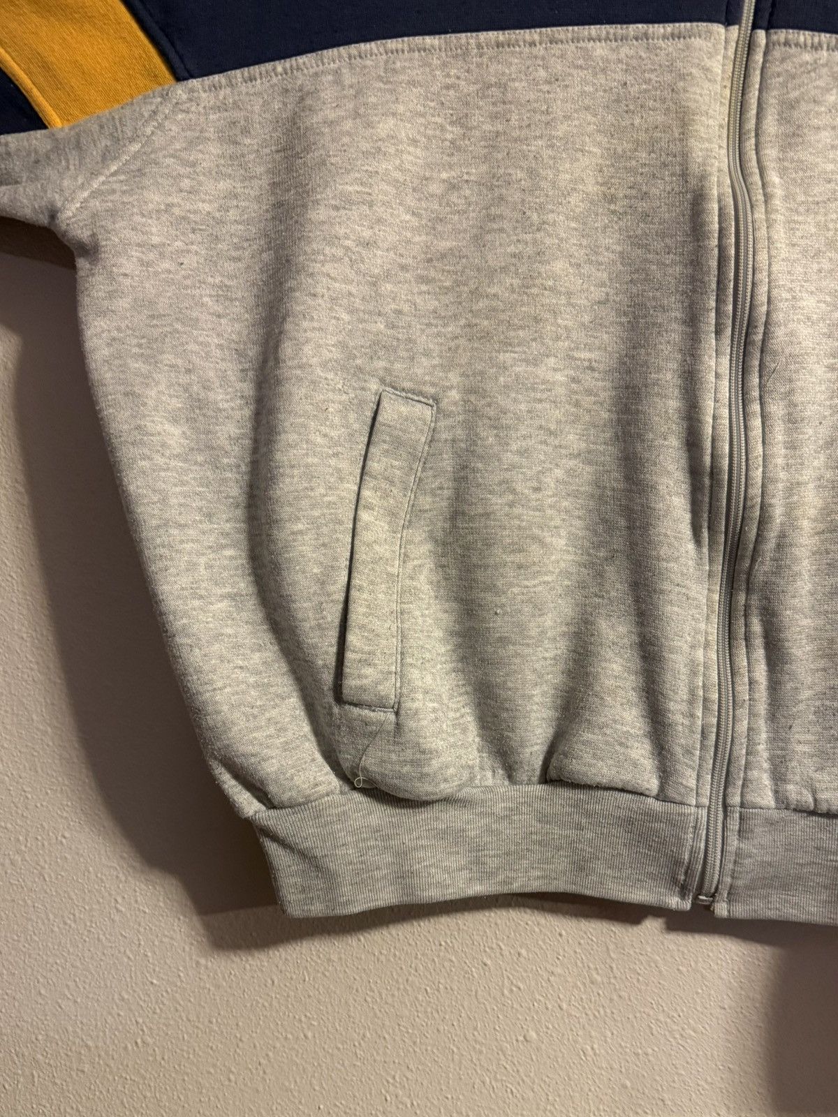 Adidas vtg 80s adidas 3 tone zip up sweatshirt fits M-L Size US M / EU 48-50 / 2 - 6 Thumbnail