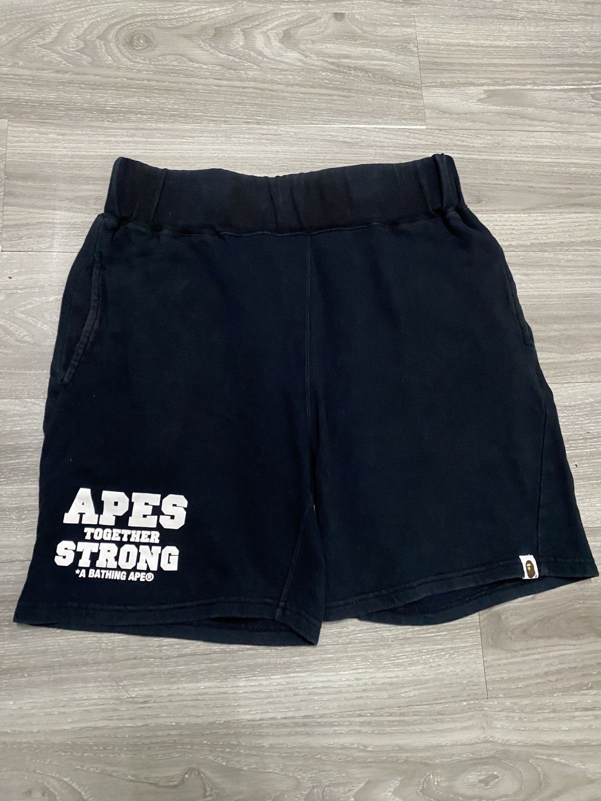 Bape BAPE APES STRONG TOGETHER VELCRO PATCH SHORTS Size US 29 - 1 Thumbnail