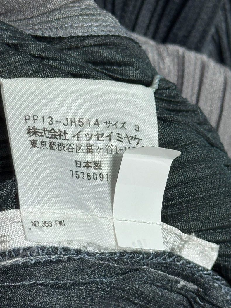 Issey Miyake Issey Miyake size:3 A grey-green high-neck pleated dress Size S / US 4 / IT 40 - 5 Thumbnail