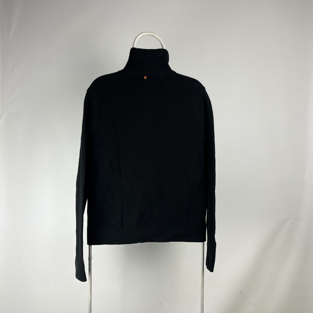 Hugo Boss Hugo Boss sweater Turtle Wool size Medium Size US M / EU 48-50 / 2 - 2 Thumbnail
