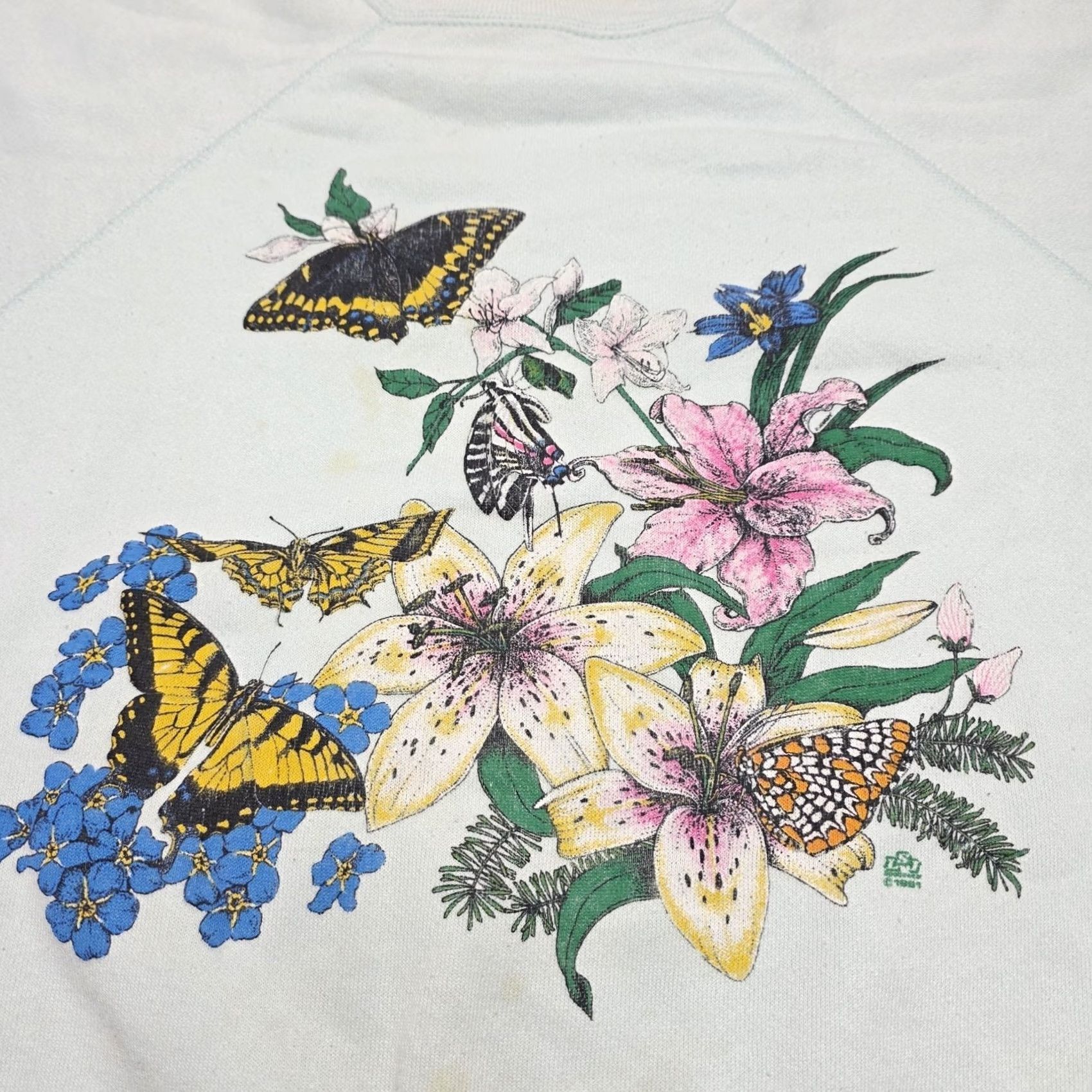 Tultex VINTAGE Sweatshirt Medium Butterfly Flowers Women's 80's Distressed Stained Size Size M / US 6-8 / IT 42-44 - 2 Thumbnail