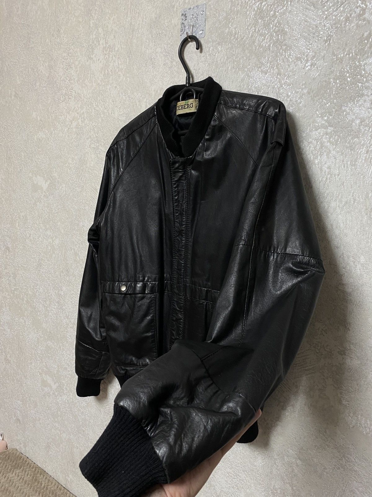 Iceberg Iceberg vintage MA-1 leather bomber jacket Size US M / EU 48-50 / 2 - 8 Thumbnail