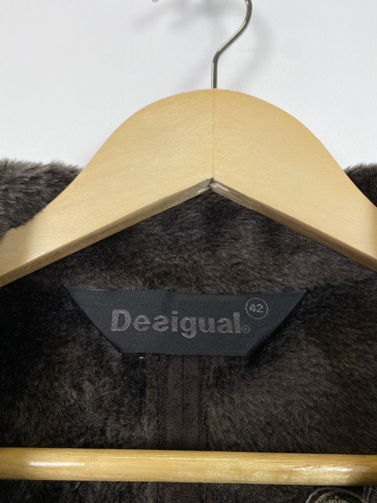 Desigual Vintage Y2K Desigual Faux Fur Brown Short Coat Jacket Floral Size M / US 6-8 / IT 42-44 - 7 Thumbnail