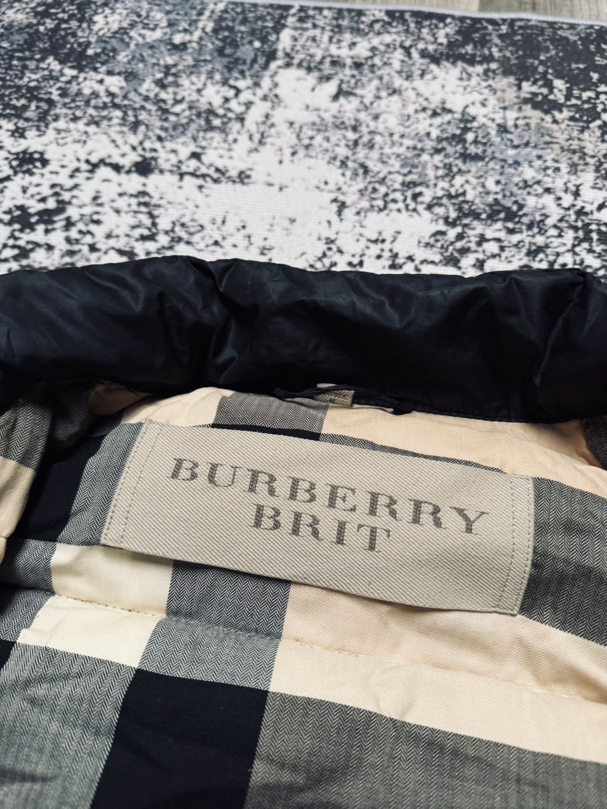 Burberry × Designer × Vintage Burberry puffer bomber jacket black full pattern beige M Size US M / EU 48-50 / 2 - 4 Thumbnail