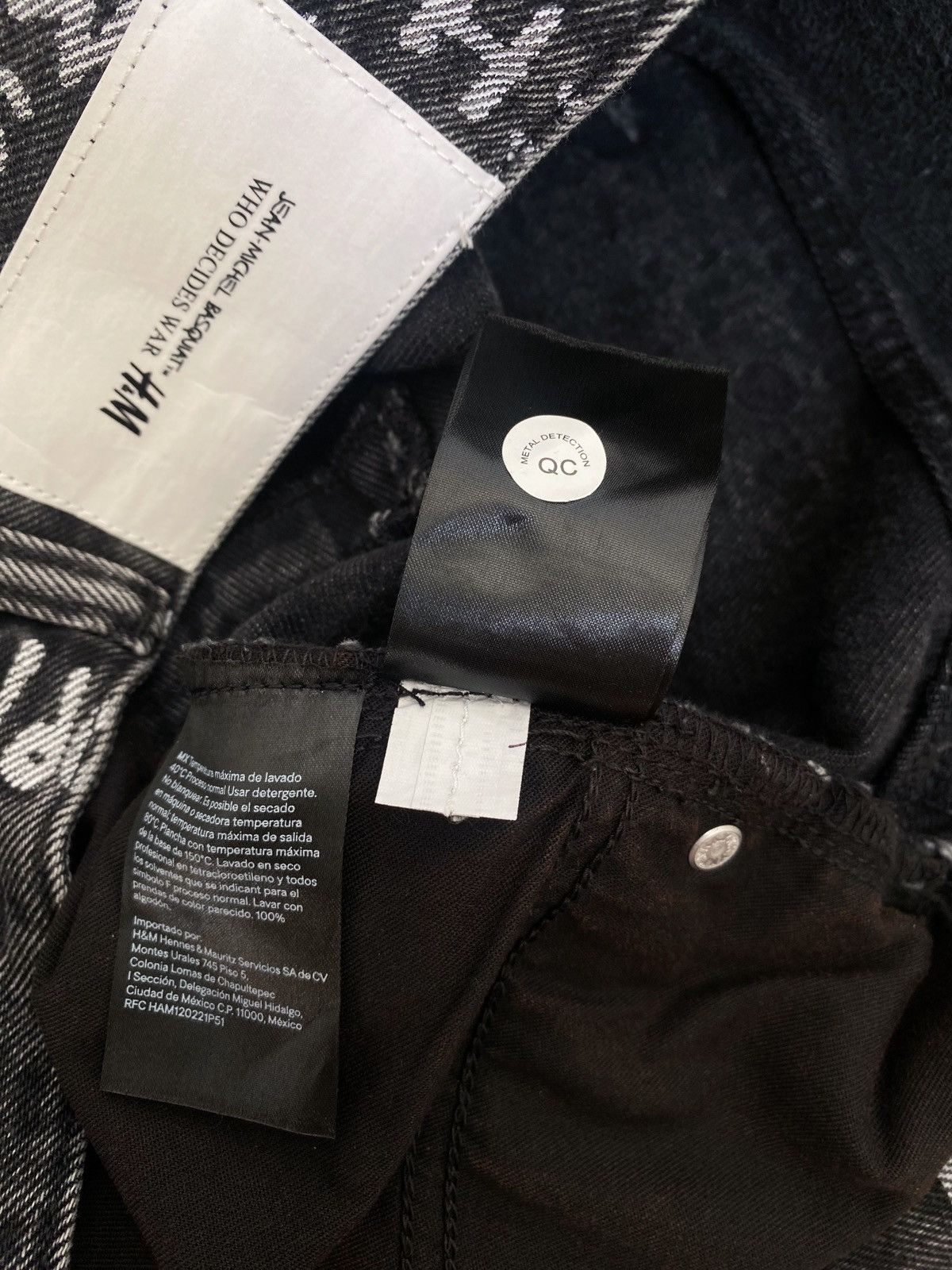 H&M × Jean-Michel Basquiat × Who Decides War Who Decides War Baggy denim jeans H&M x Basquiat x Ev&Tela Size US 32 / EU 48 - 22 Thumbnail