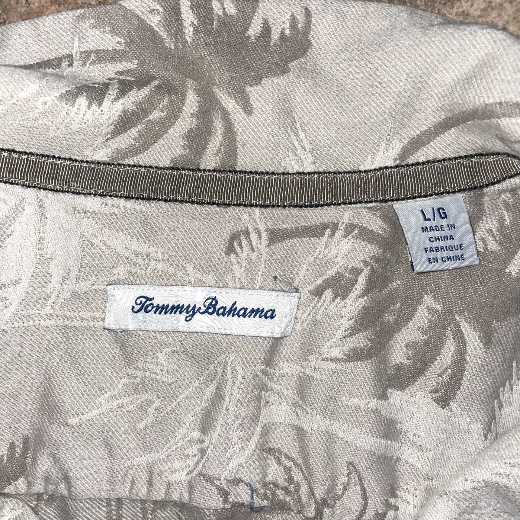 Tommy Bahama VINTAGE Tommy Bahama Hawaiian Shirt Short Sleeve Men Large 100% Silk Palm Tree Print Beige Tropical Bahamas Size US L / EU 52-54 / 3 - 4 Thumbnail