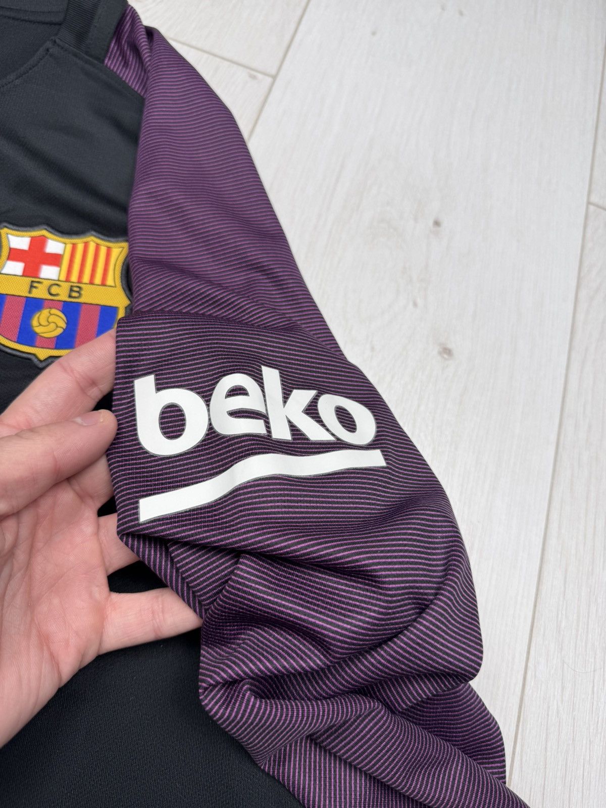 Other FC BARCELONA 2016-17 GOALKEEPER NIKE FOOTBALL SOCCER JERSEY Size US M / EU 48-50 / 2 - 10 Thumbnail