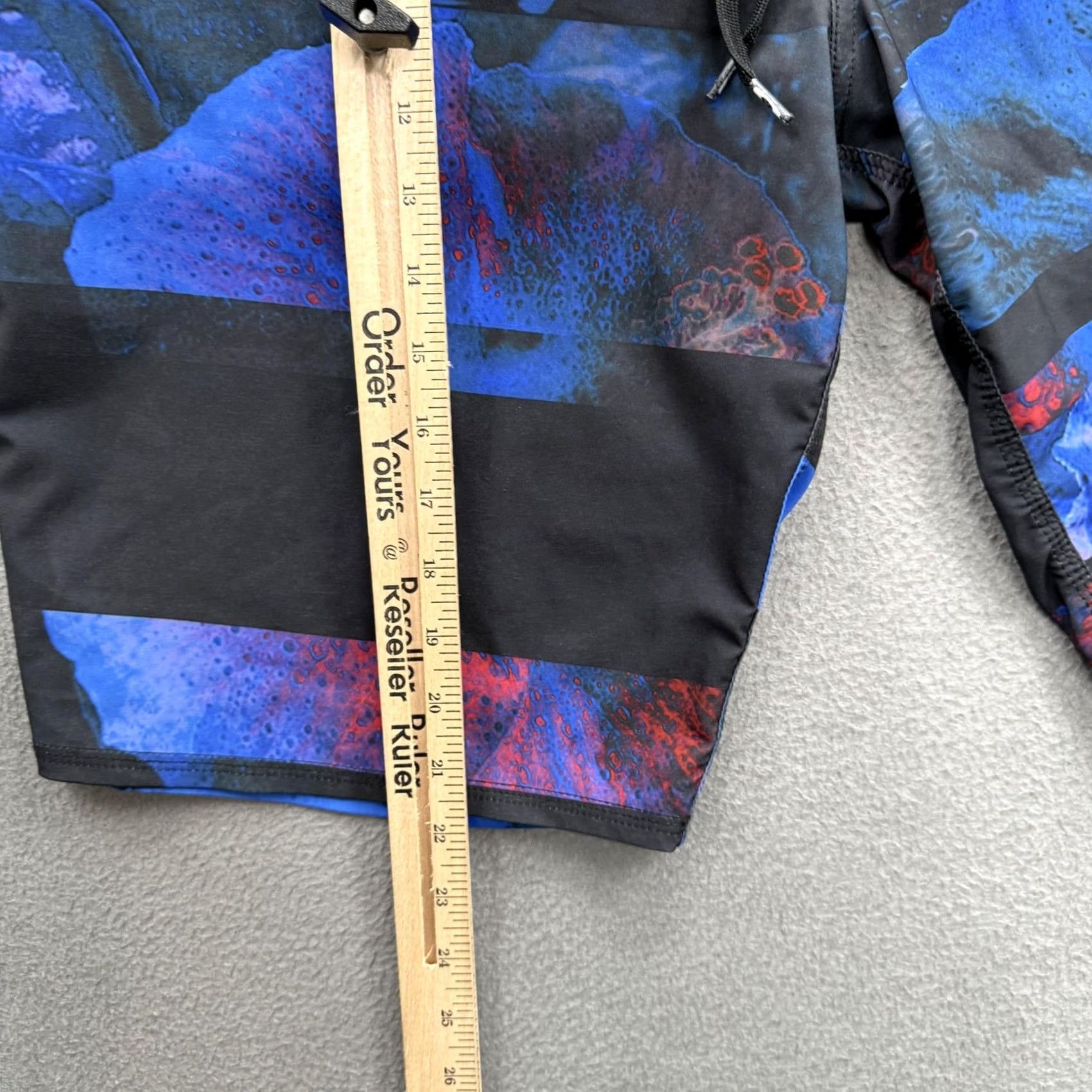 Oakley Oakley Board Shorts Mens 34 Blue Abstract Stripe Swim Trunks Pocket Surf Beach Boardshorts Mens 34 Blue Abstract Stripe Size US 34 / EU 50 - 5 Thumbnail