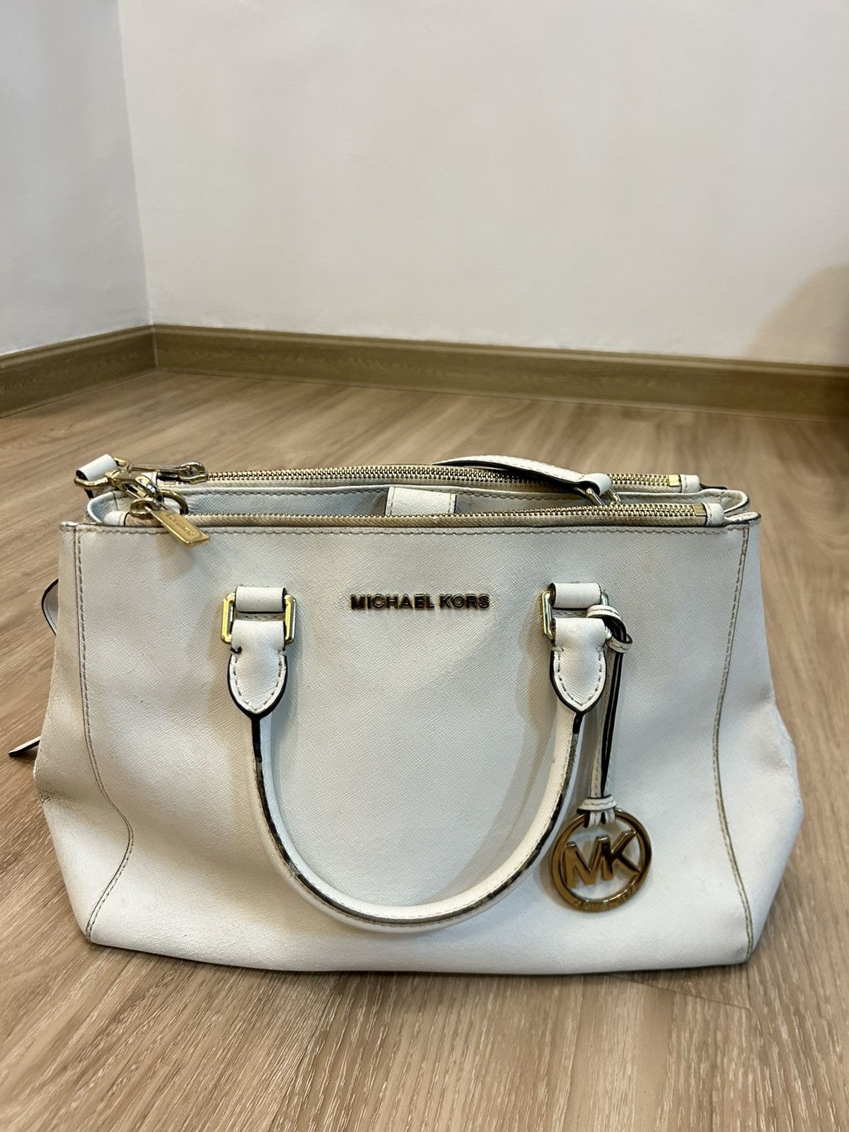 Michael Kors Michael Kors White Saffiano Leather Sutton Medium Satchel Size ONE SIZE - 2 Thumbnail