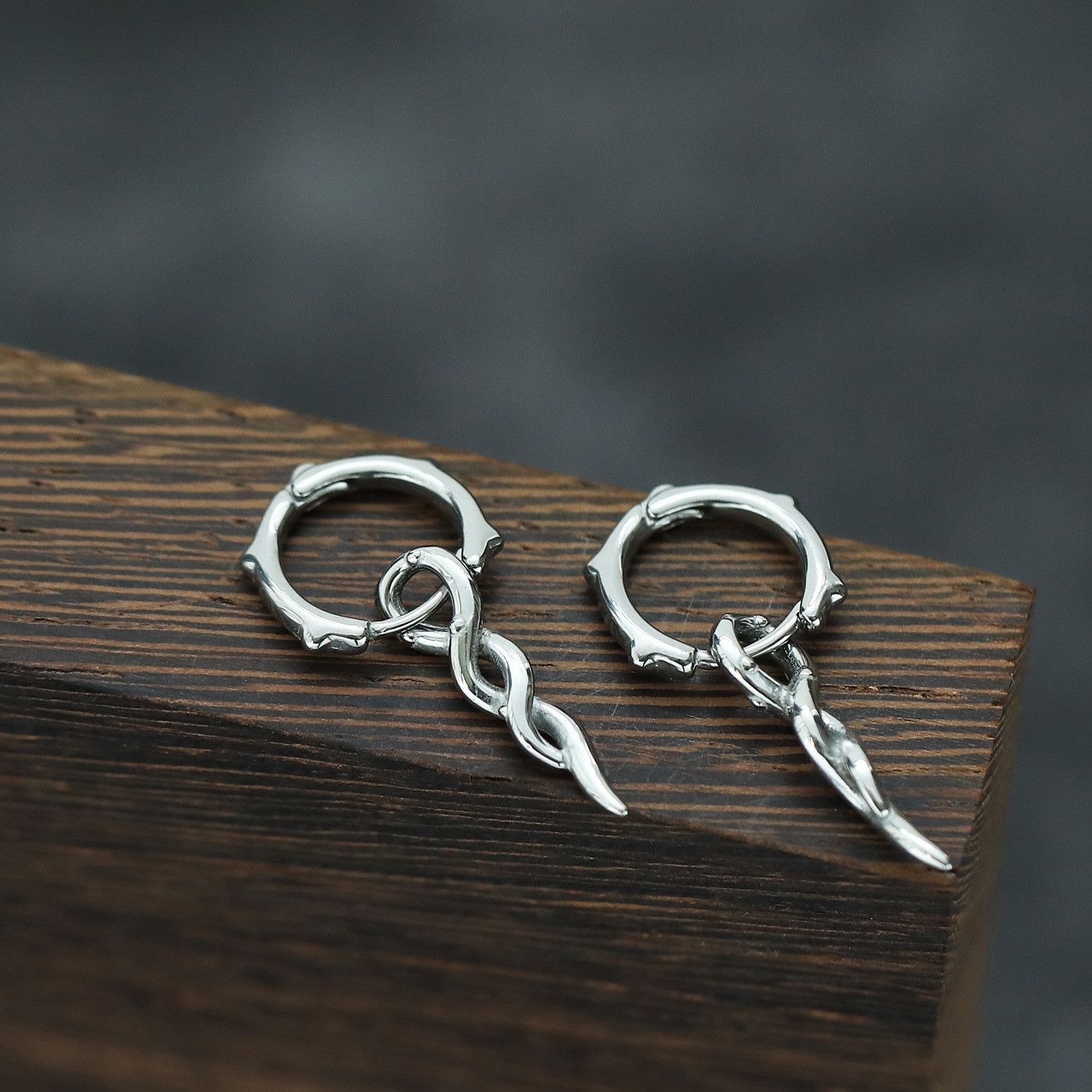Jewelry Vintage Earrings One Pairs Chrome Jewelry Size ONE SIZE - 1 Thumbnail