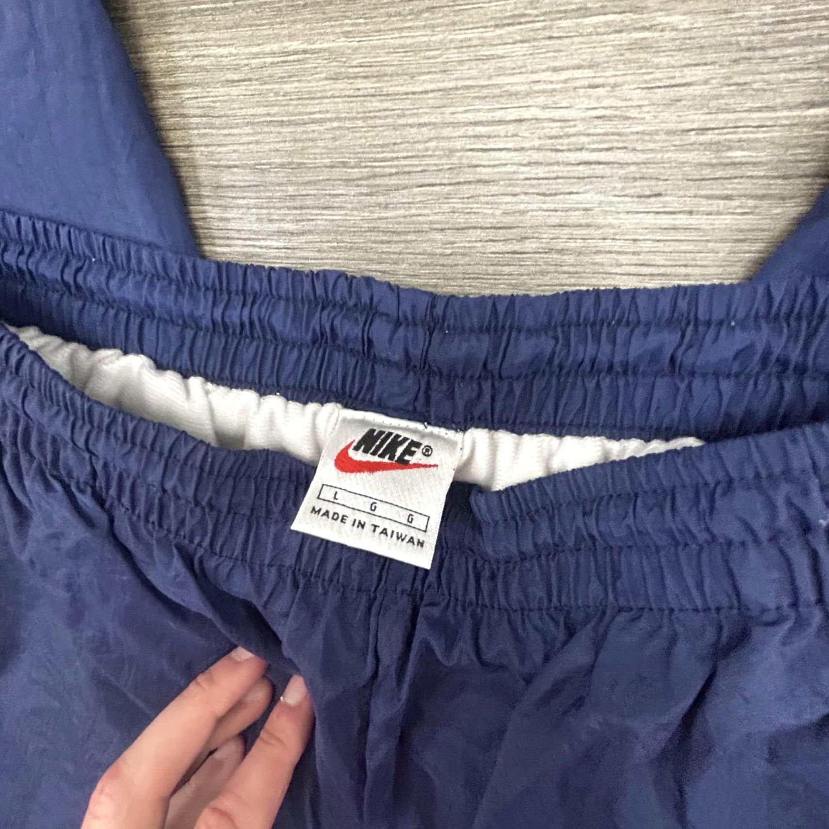 Nike VINTAGE Nike Track Pants Mens L Navy Tearaway Snap Button Nylon Lined 90s Size US 33 - 4 Thumbnail