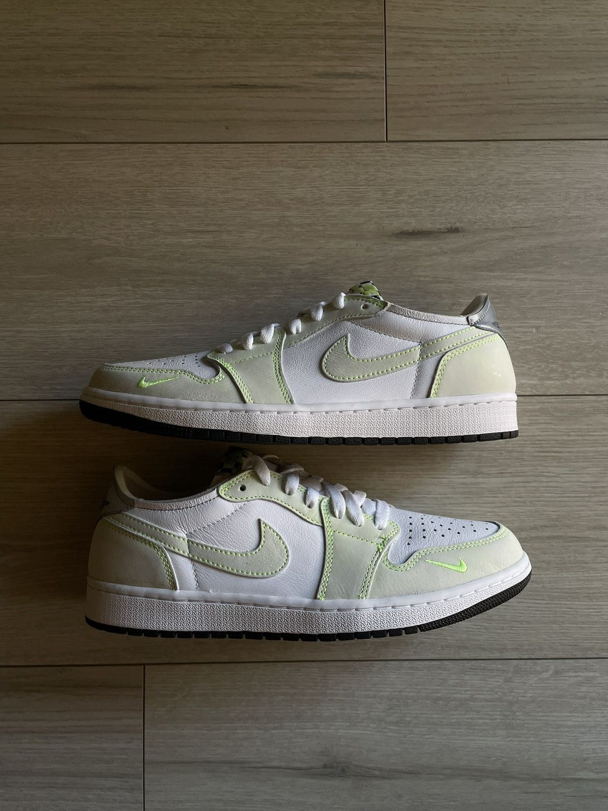 Jordan Brand Jordan 1 low ghost green Size US 9.5 / EU 42-43 - 1 Thumbnail