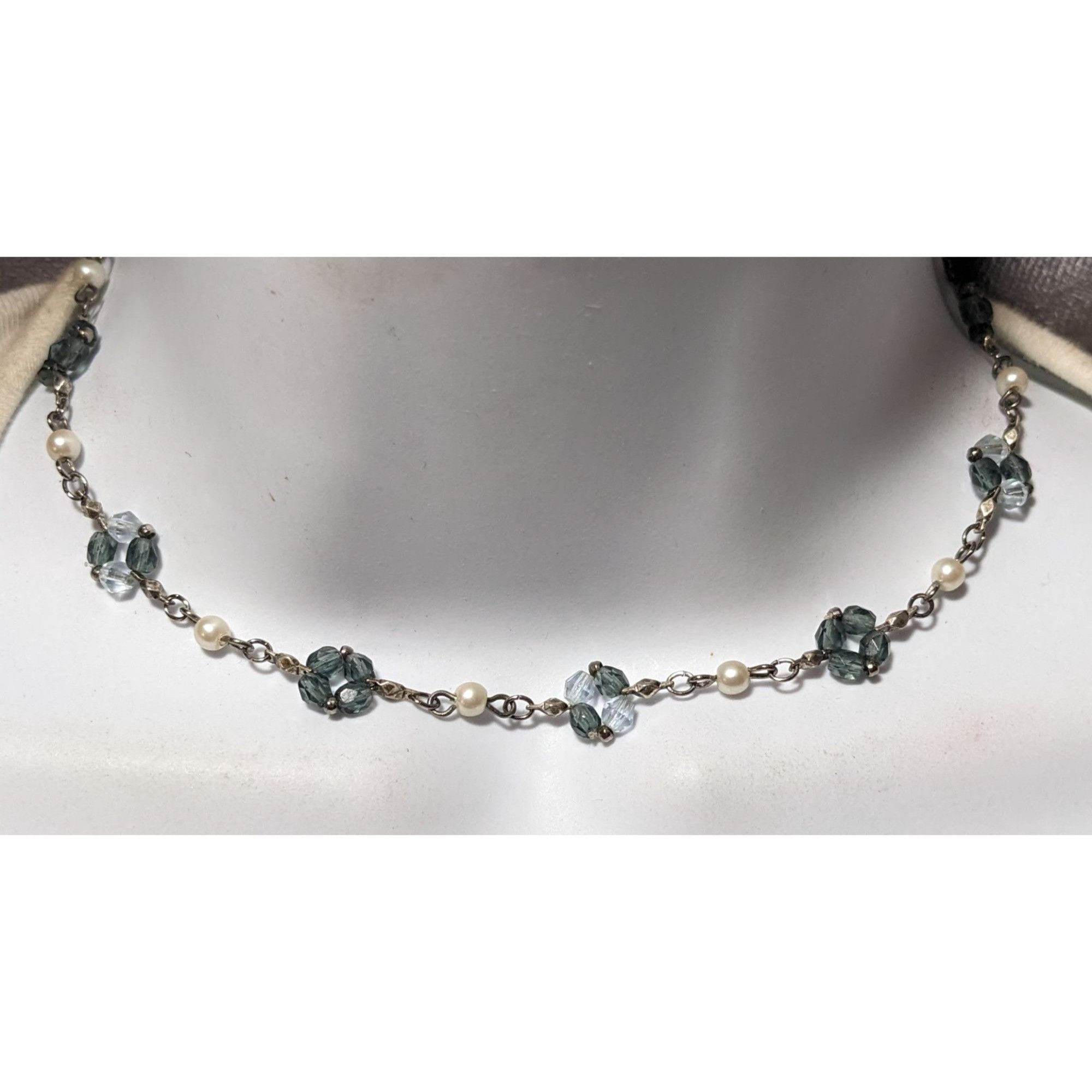 Other Minimalist Handmade Beaded Floral Necklace Size ONE SIZE - 5 Thumbnail