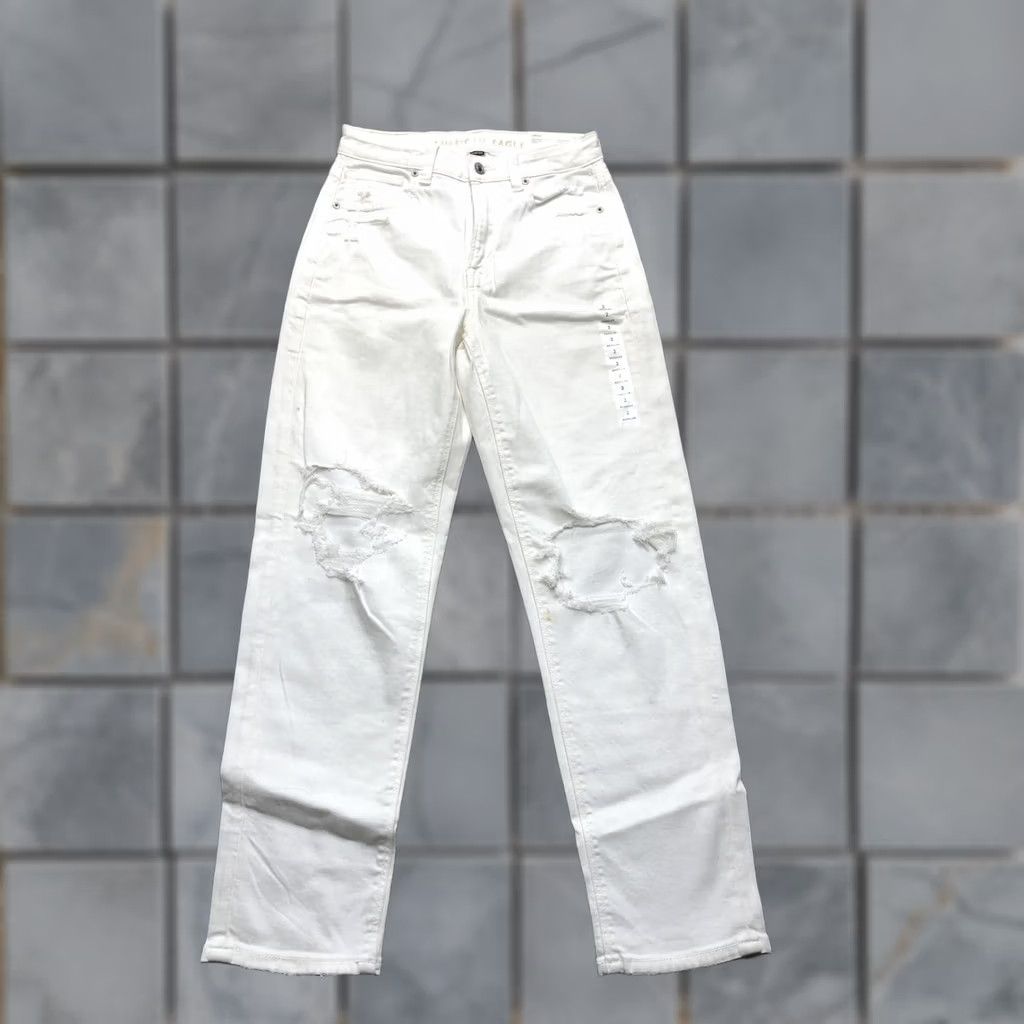 American Eagle Outfitters American Eagle Jeans Womens White Size 2 Mom Straight High Rise Distressed Stretch Size 26" / US 2 / IT 38 - 1 Thumbnail
