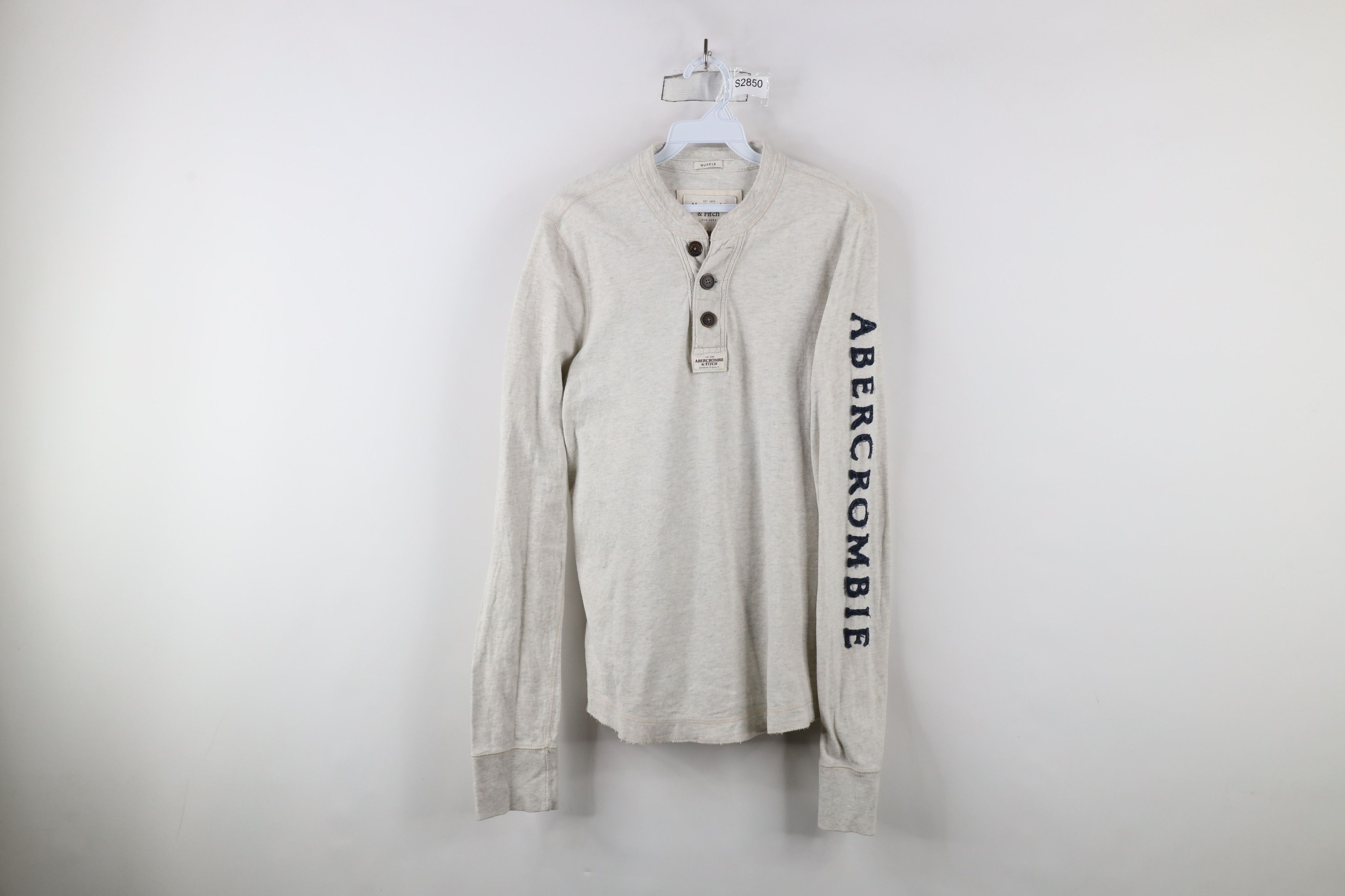 Abercrombie & Fitch Vintage Abercrombie & Fitch Long Sleeve Henley T-Shirt Size US M / EU 48-50 / 2 - 1 Thumbnail