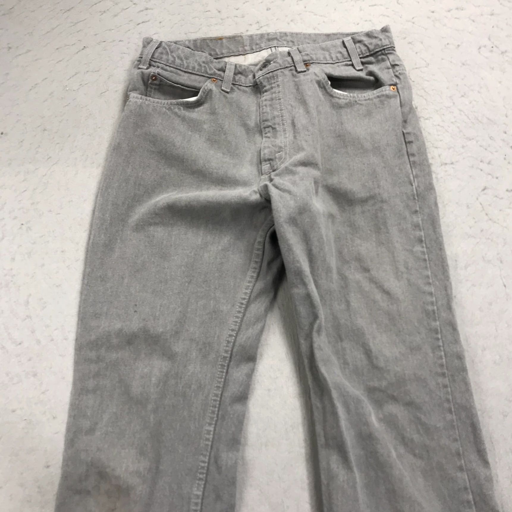 Levi's VINTAGE Levi's Jeans Mens 34x32 Gray Faded 40509 2767 Made USA Denim 90s Size US 34 / EU 50 - 2 Thumbnail