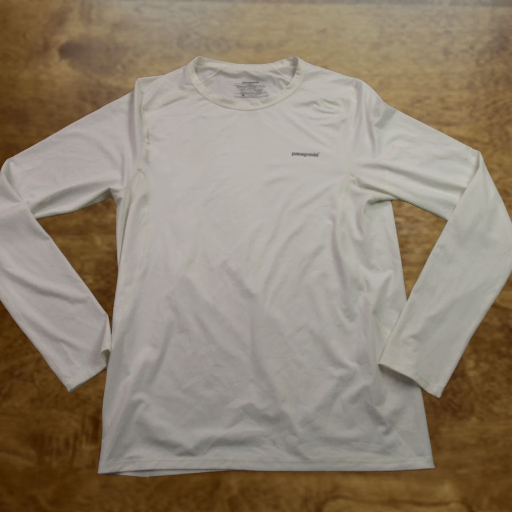 Patagonia Patagonia Shirt Mens Medium White Long Sleeve Crew Neck Outdoor Lightweight Shirt Mens White Long Sleeve Crew Neck Patagonia (All Seasons) Size US M / EU 48-50 / 2 - 1 Thumbnail