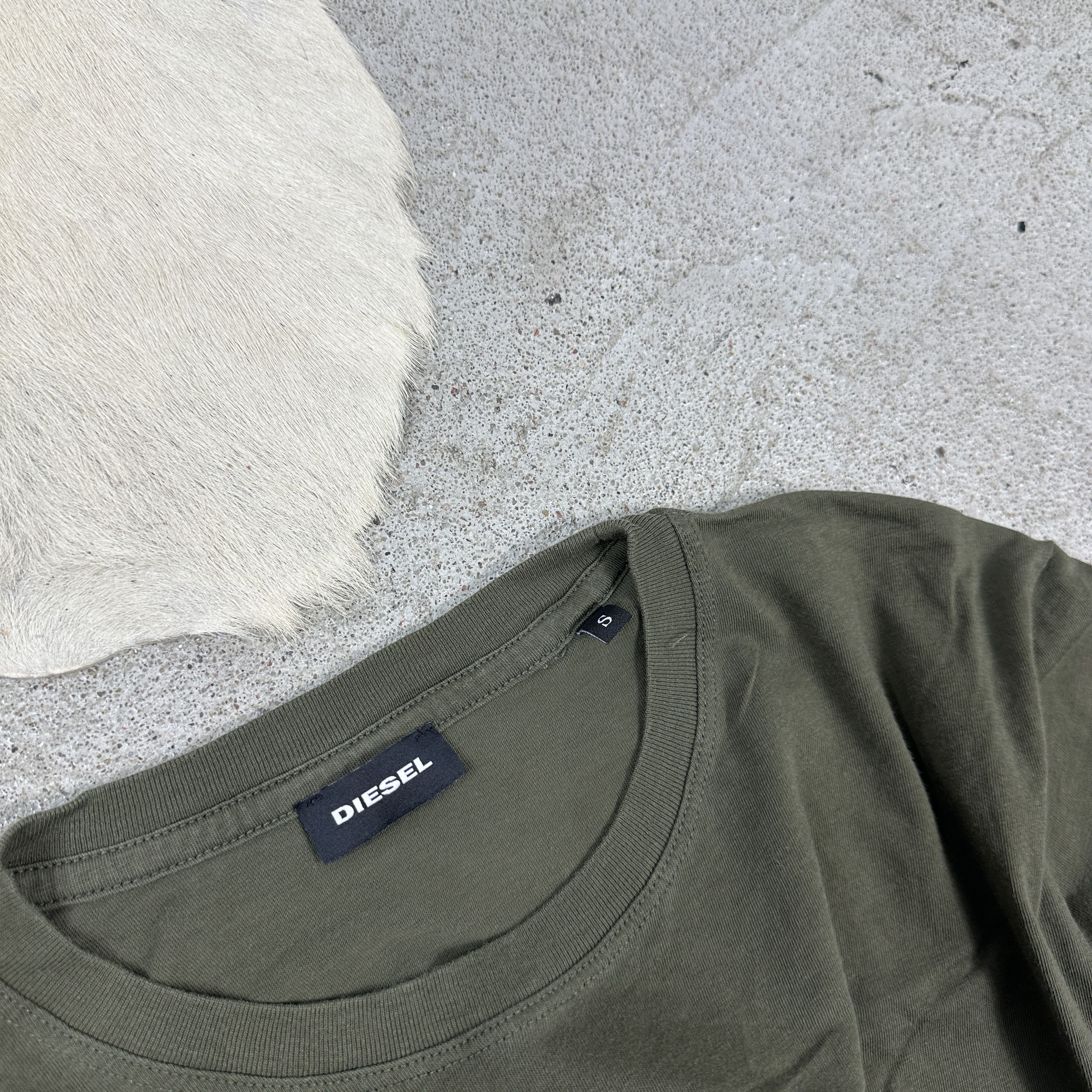 Diesel × Vintage Vintage Casual Streetwear Y2K Embossed Logo Diesel T-shirt Size US S / EU 44-46 / 1 - 4 Thumbnail